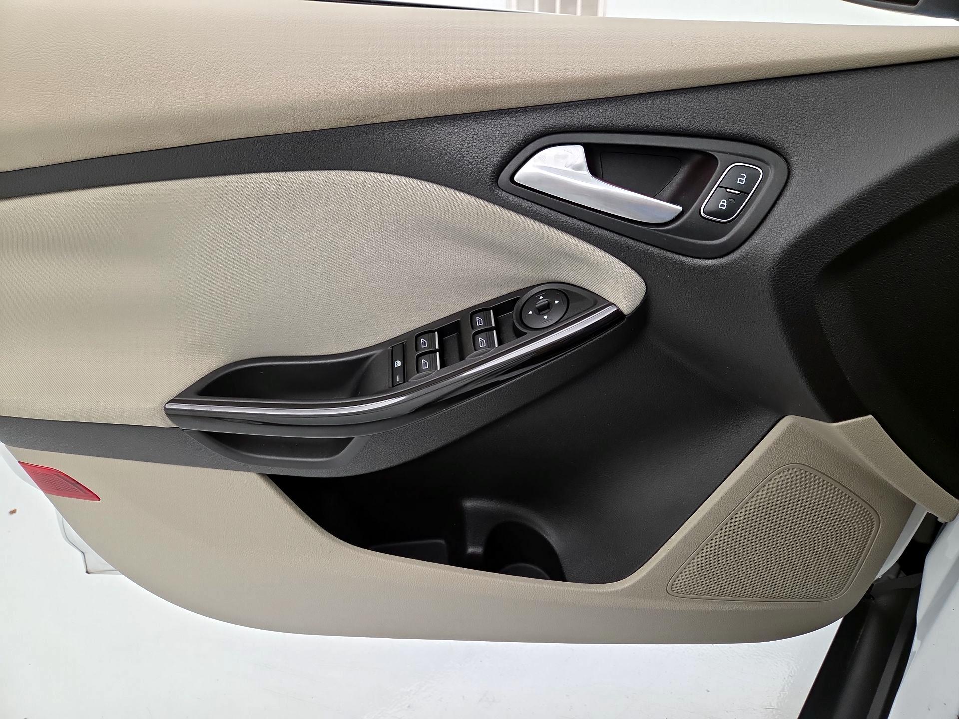 Thumbnail: 2017 Ford Focus - 12