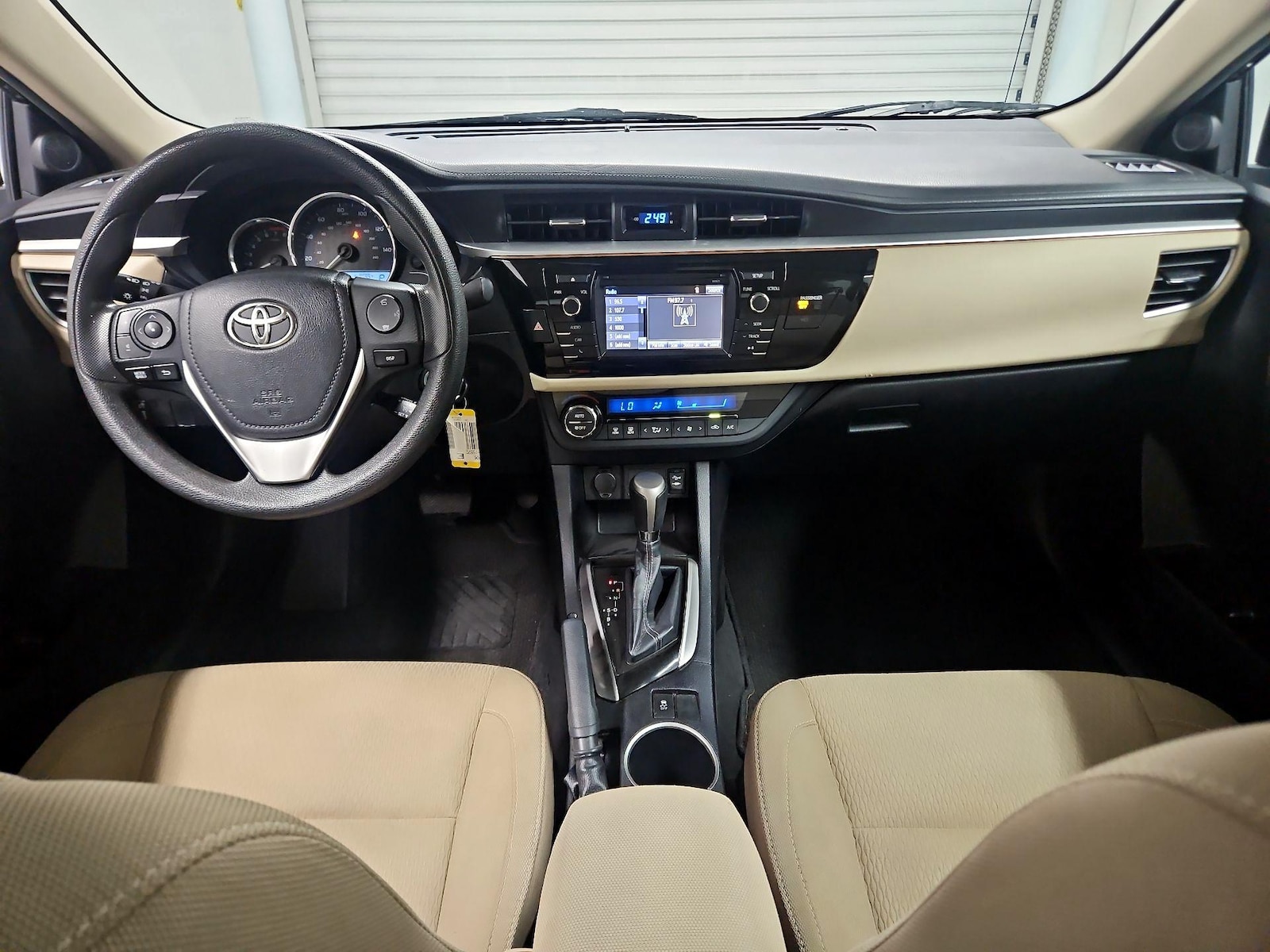 2016 Toyota Corolla LE - Photo 10
