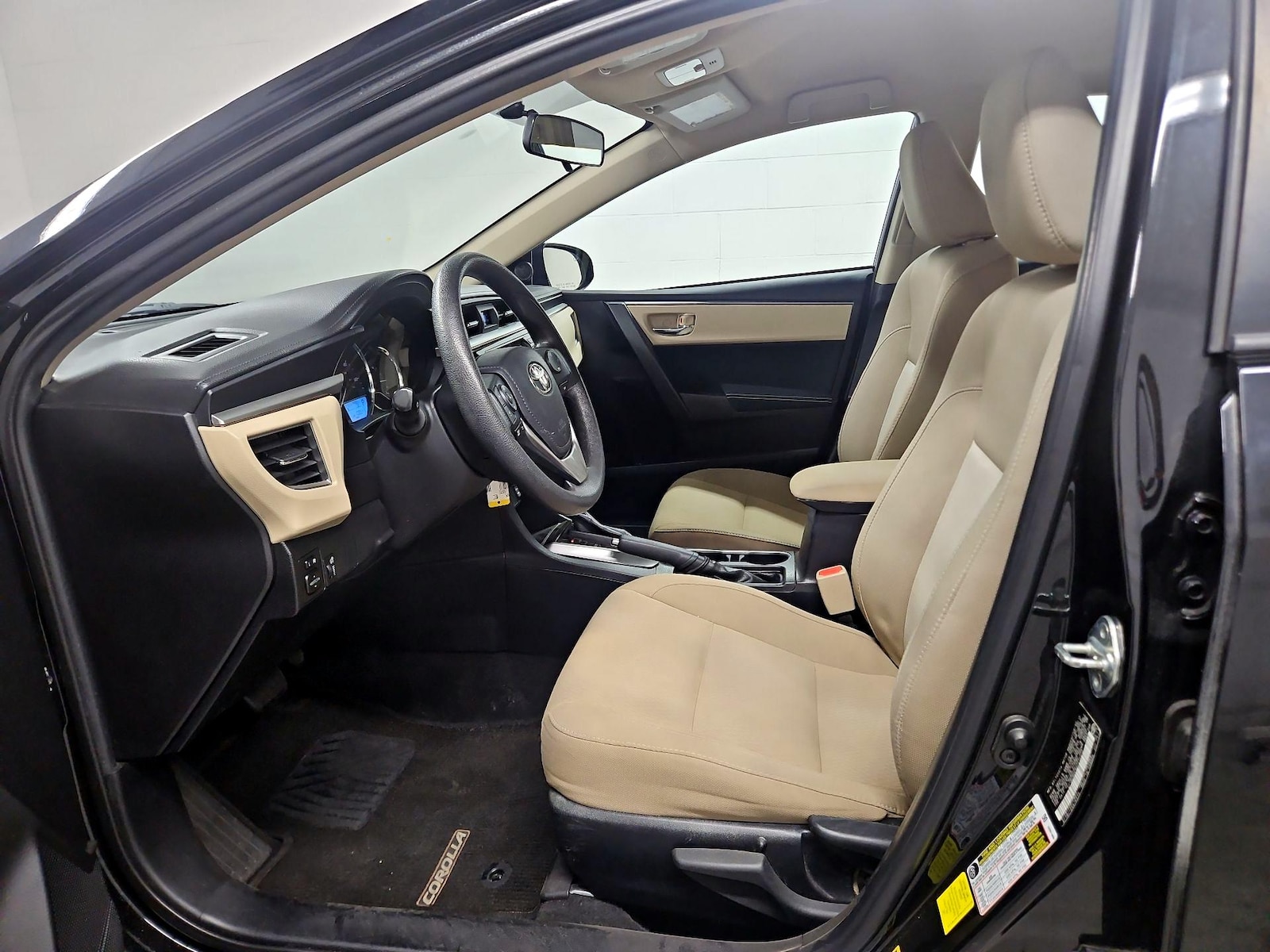 2016 Toyota Corolla LE - Photo 12
