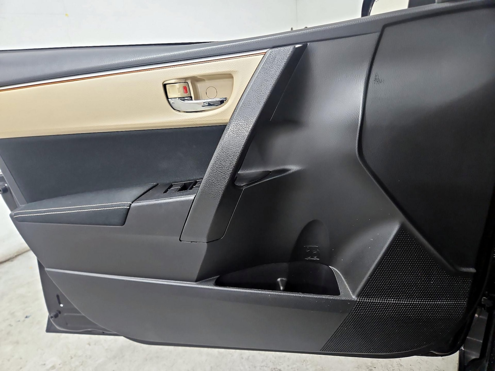 2016 Toyota Corolla LE - Photo 13