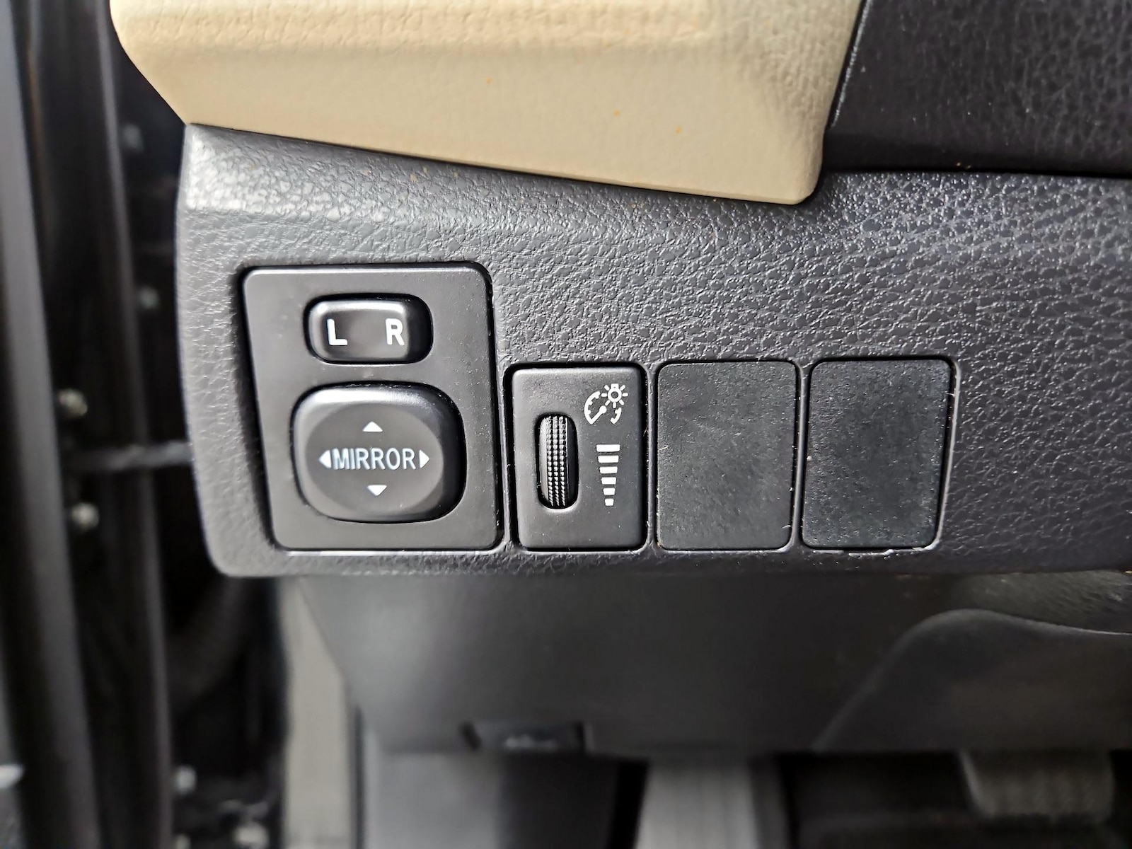 2016 Toyota Corolla LE - Photo 14