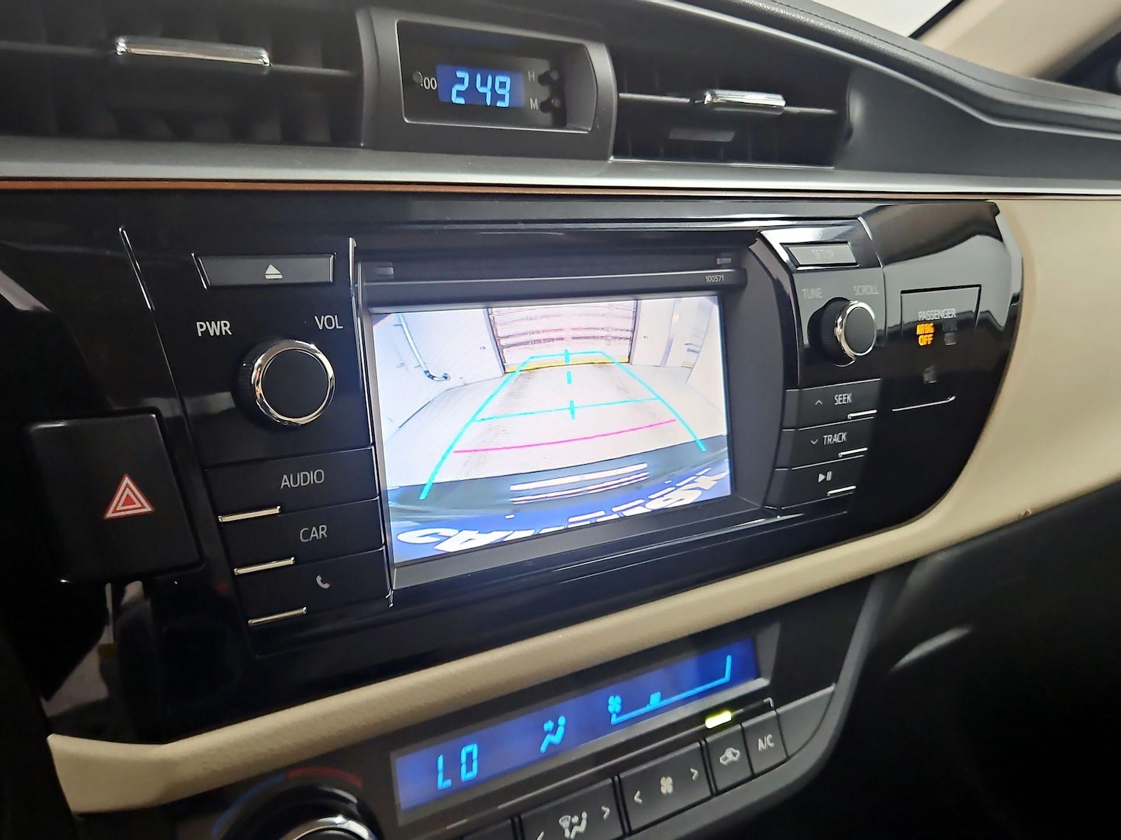 2016 Toyota Corolla LE - Photo 15