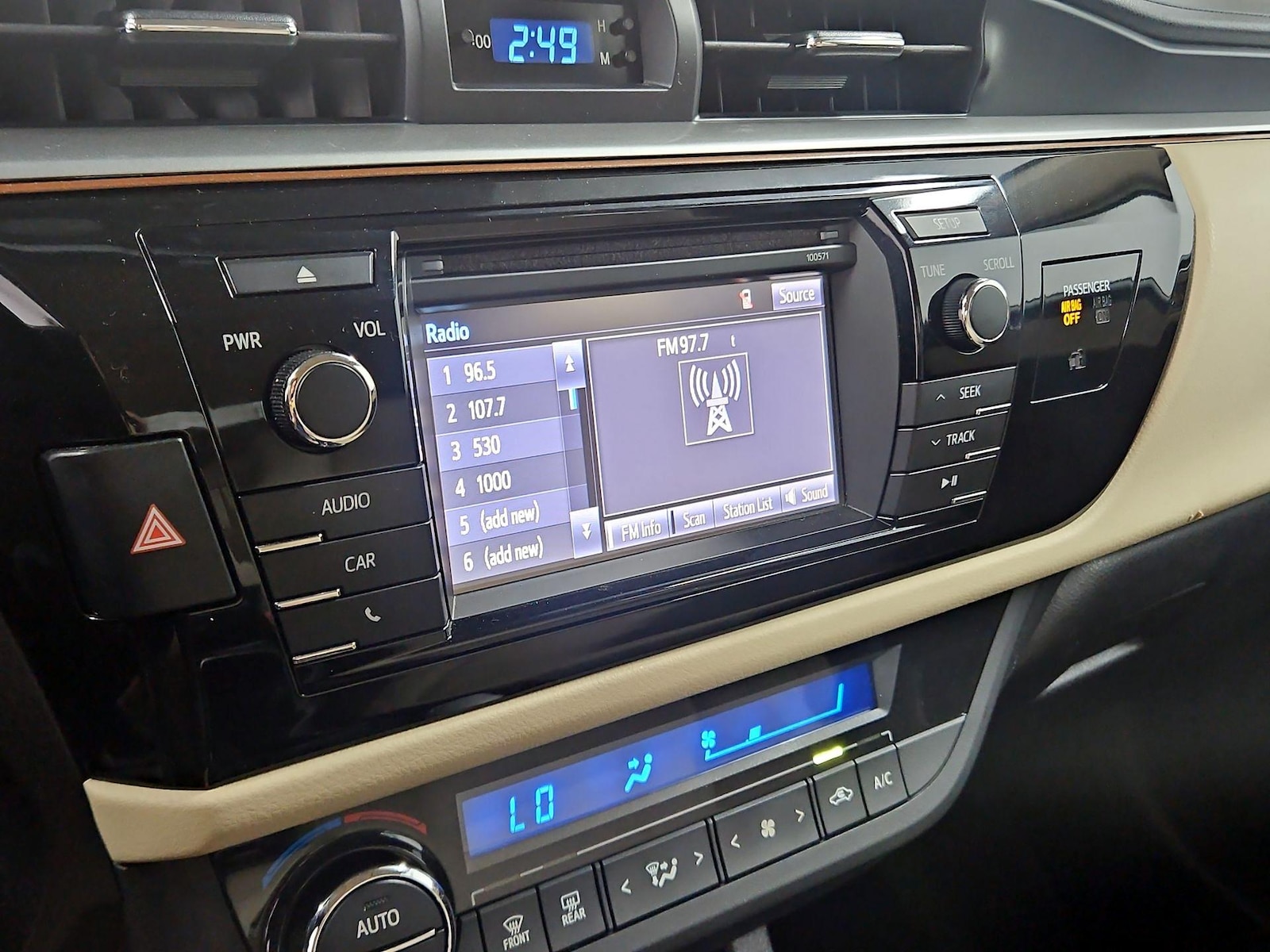 2016 Toyota Corolla LE - Photo 16