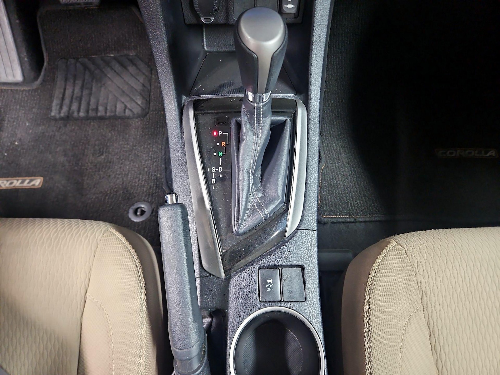 2016 Toyota Corolla LE - Photo 18