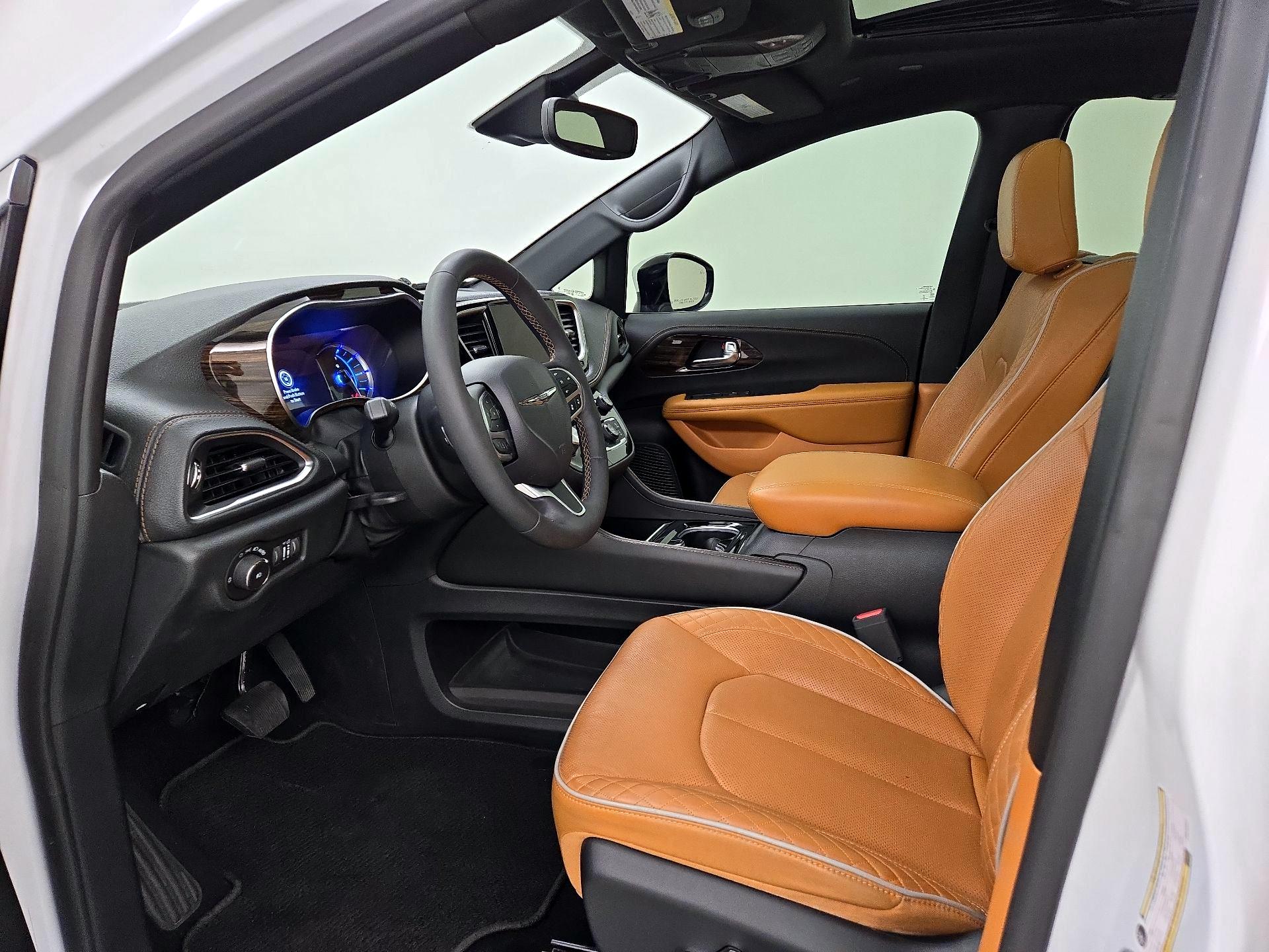 Thumbnail: 2023 Chrysler Pacifica - 11