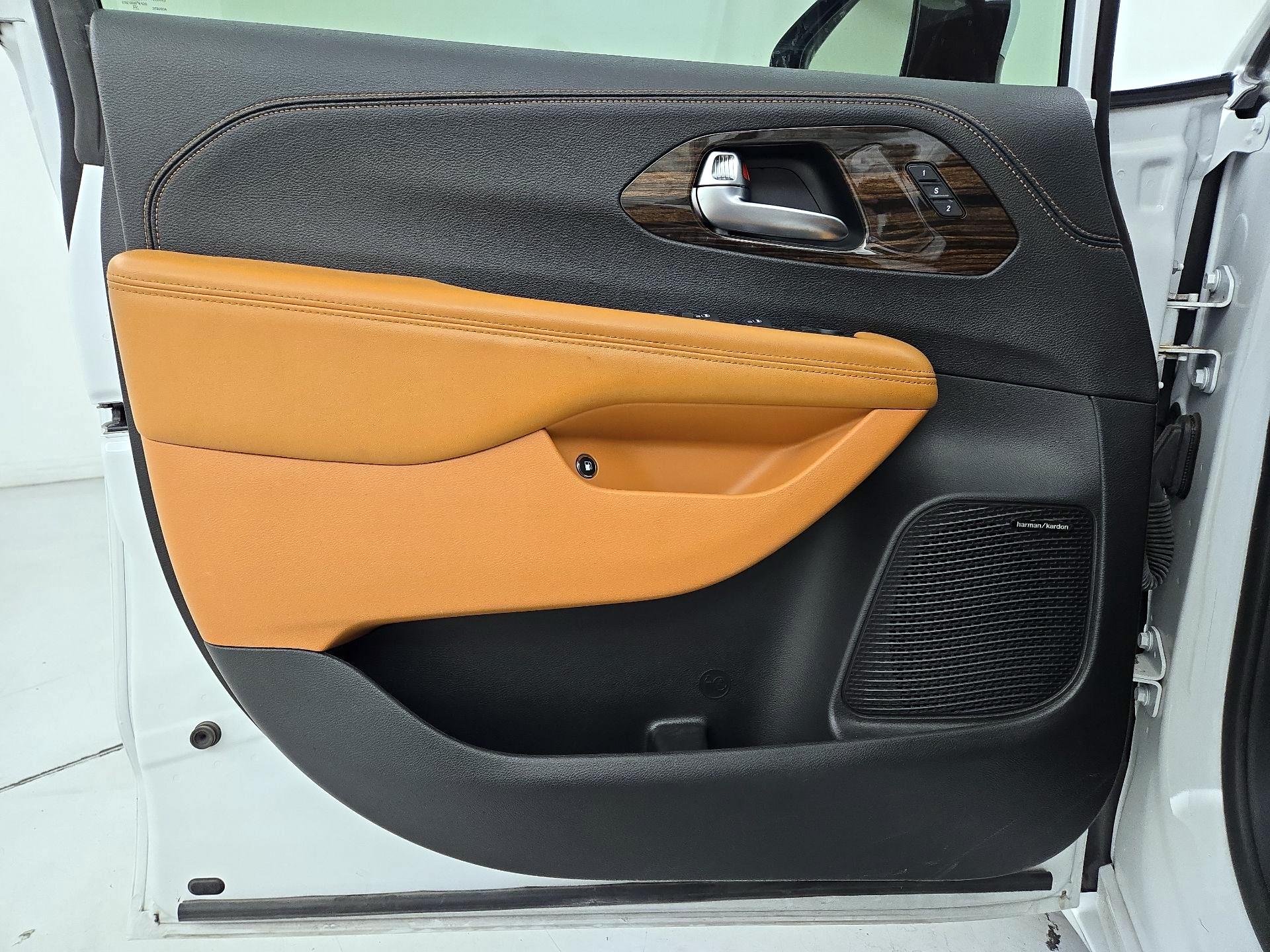 Thumbnail: 2023 Chrysler Pacifica - 12