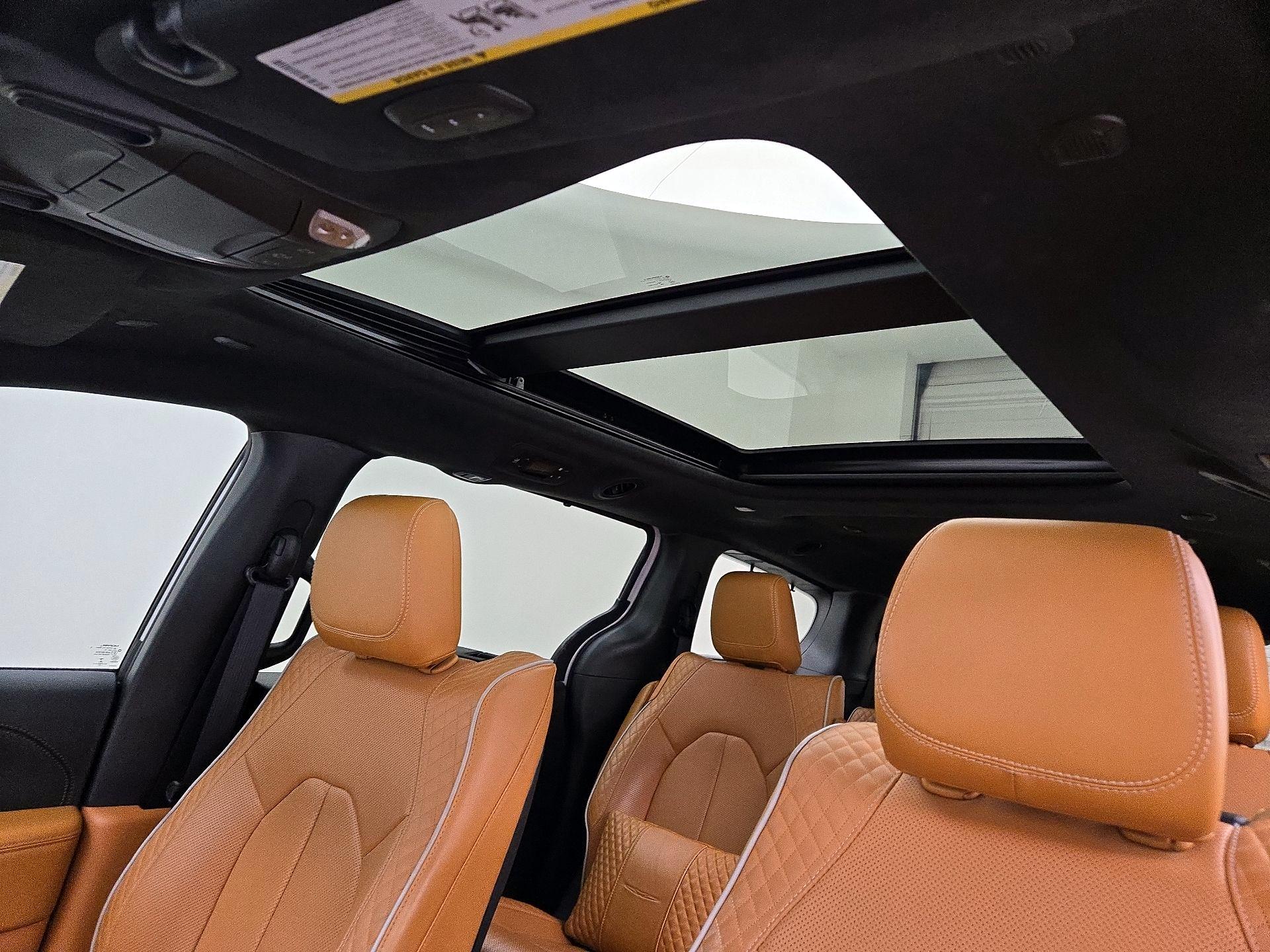 Thumbnail: 2023 Chrysler Pacifica - 20