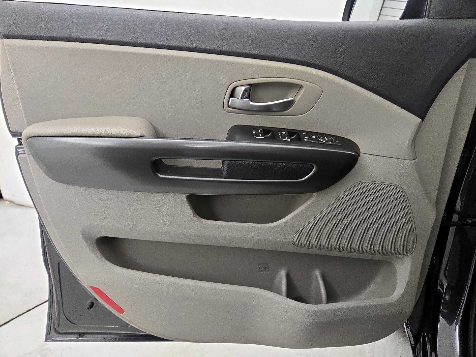 Thumbnail: 2020 Kia Sedona - 12
