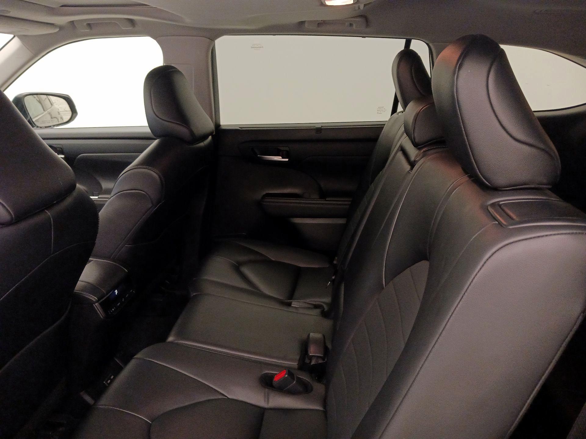 Thumbnail: 2024 Toyota Highlander - 20