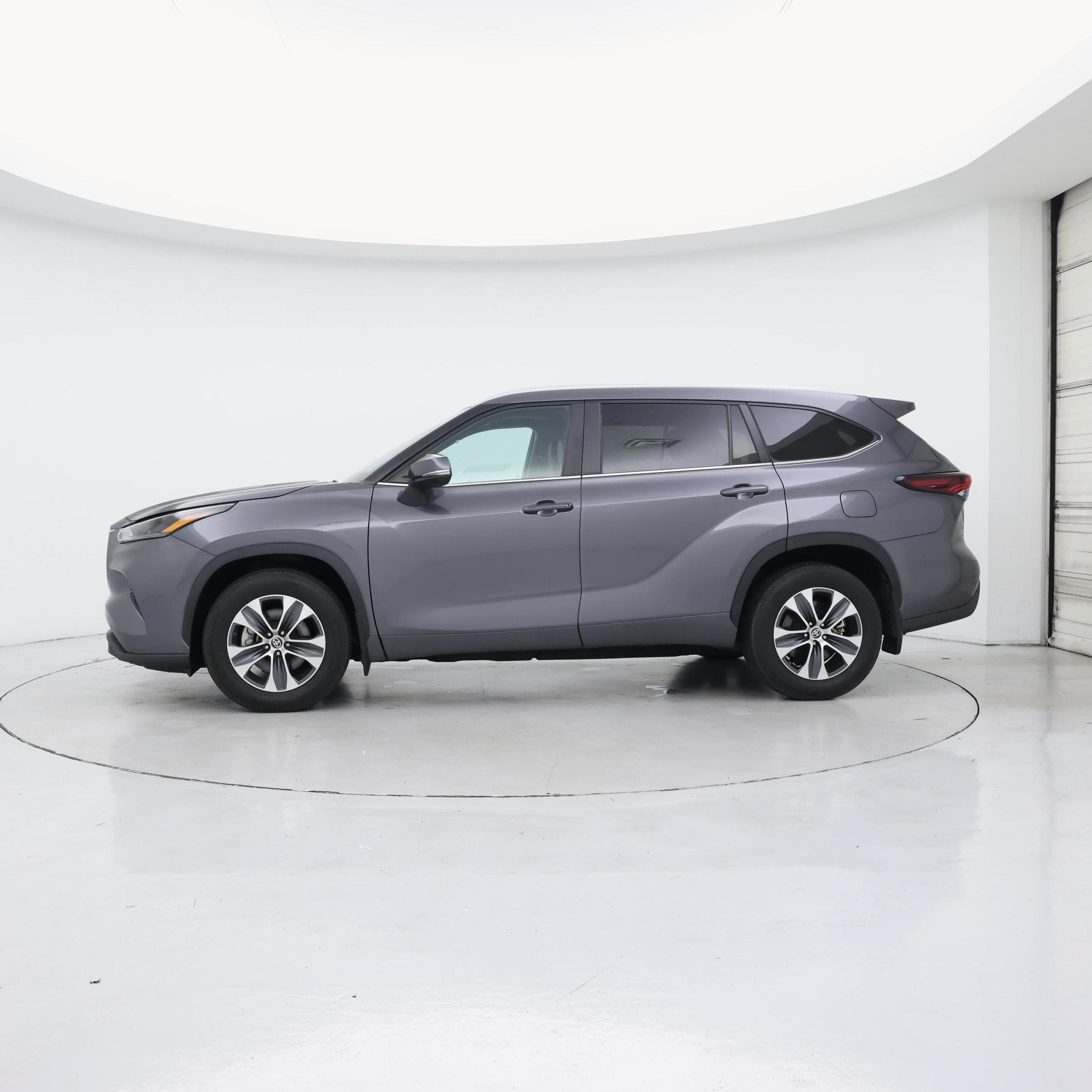 Thumbnail: 2024 Toyota Highlander - 3