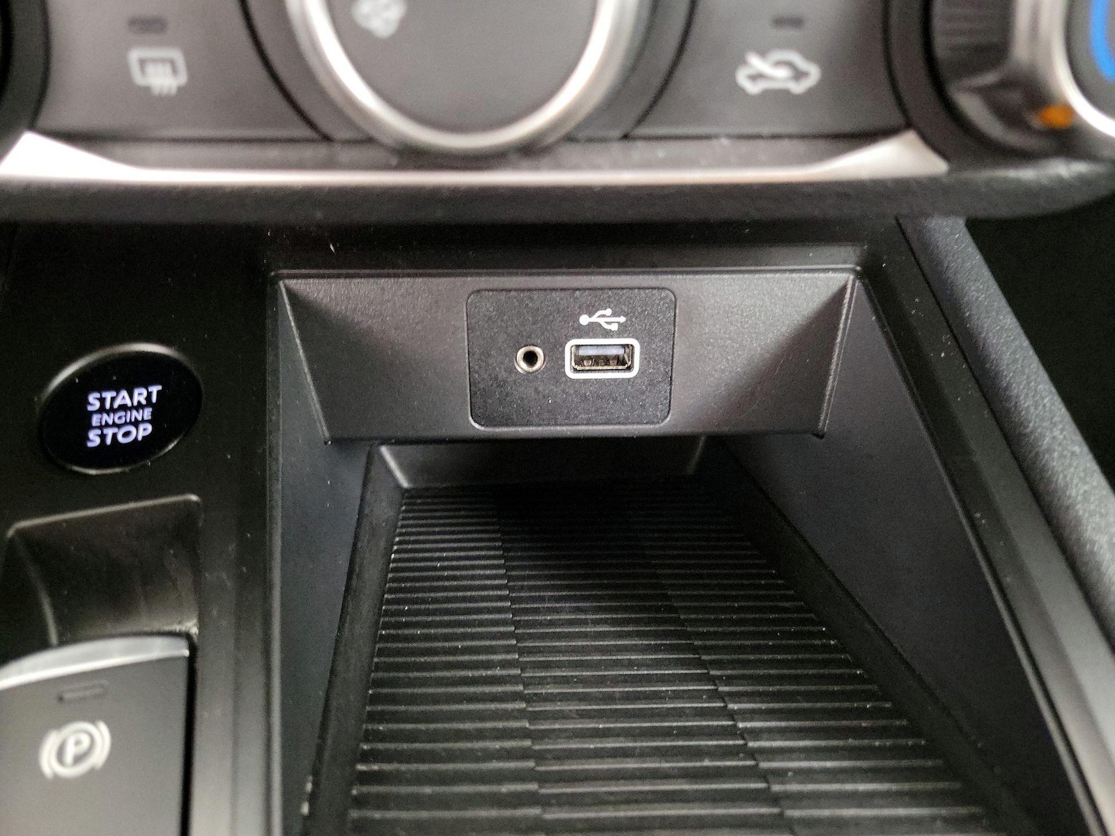2025 Nissan Kicks S - Photo 19