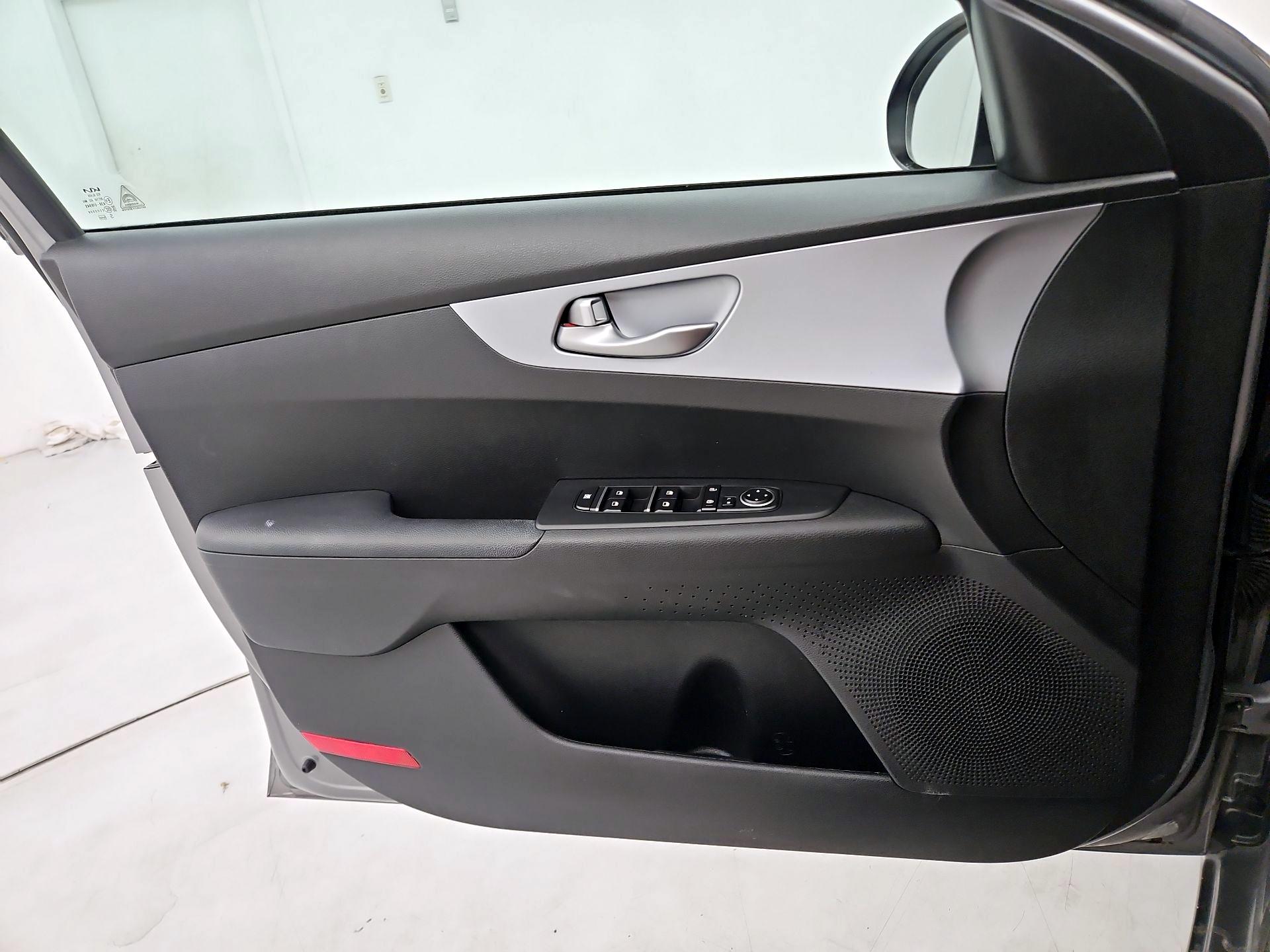 Thumbnail: 2023 Kia Forte - 12