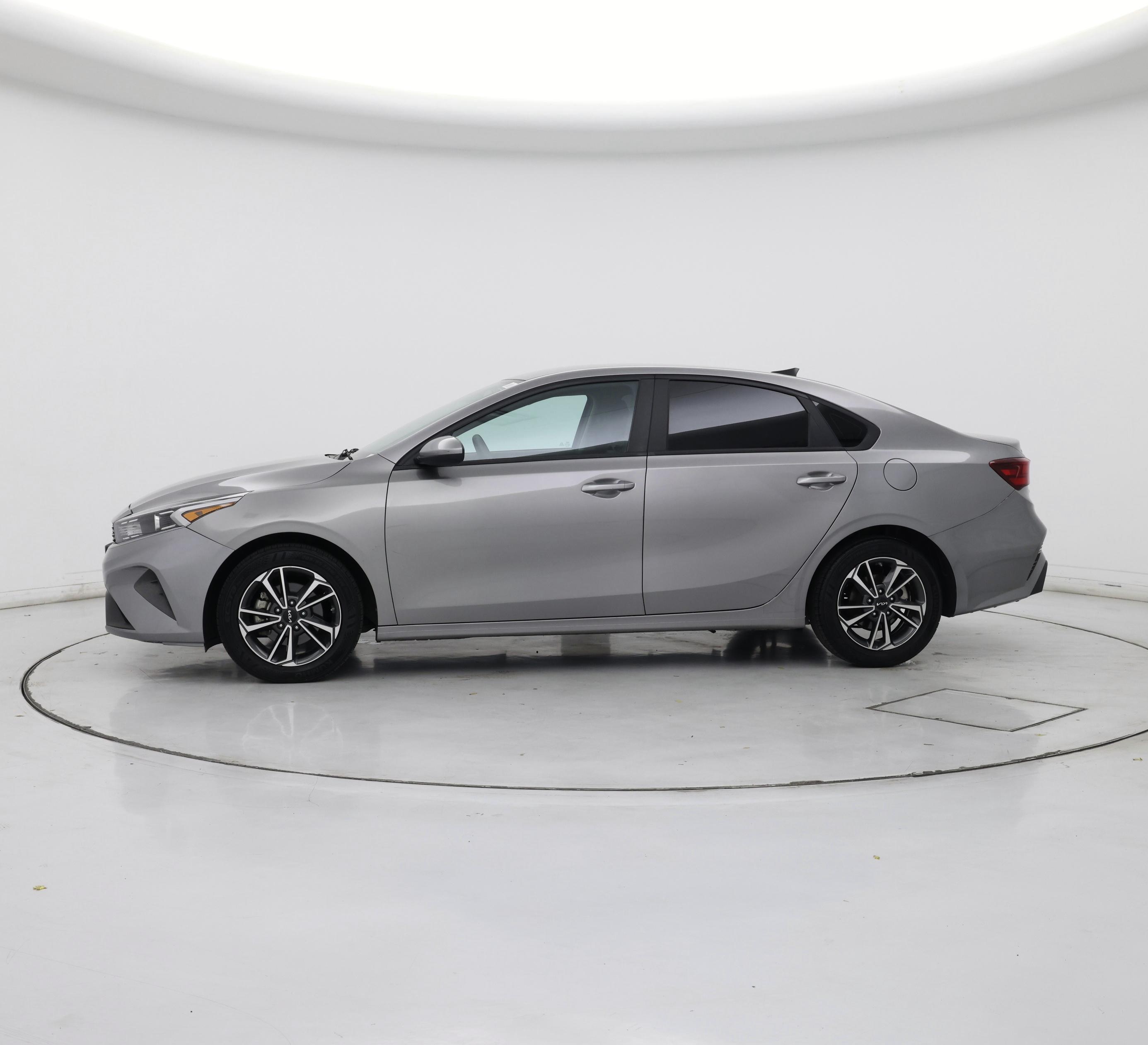 Thumbnail: 2023 Kia Forte - 3