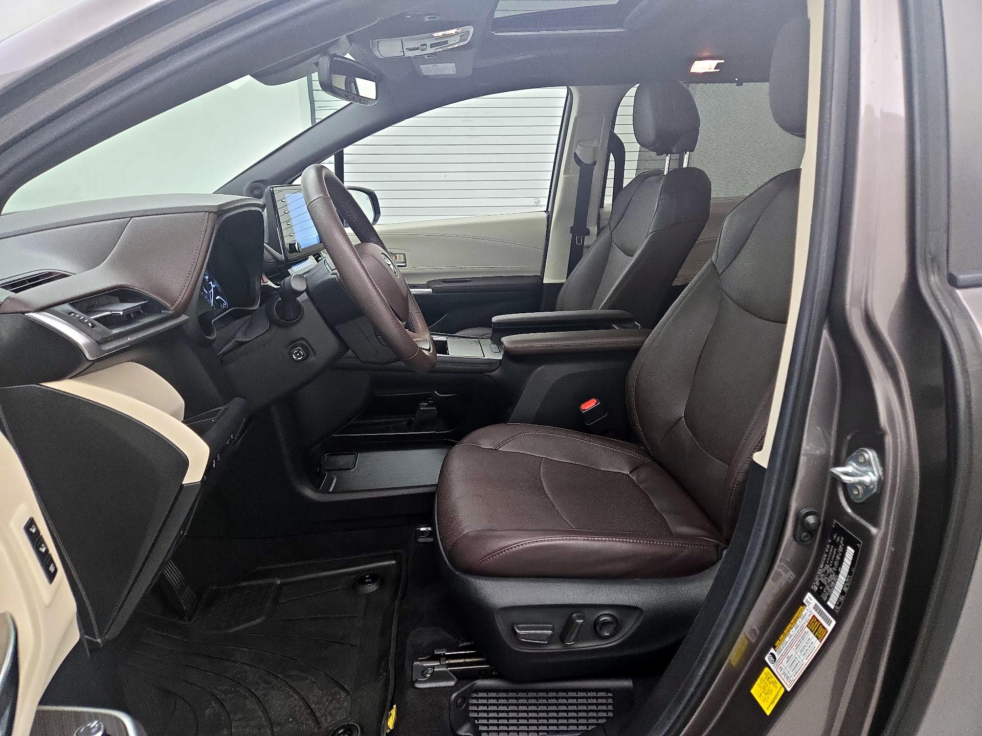 Thumbnail: 2024 Toyota Sienna - 11