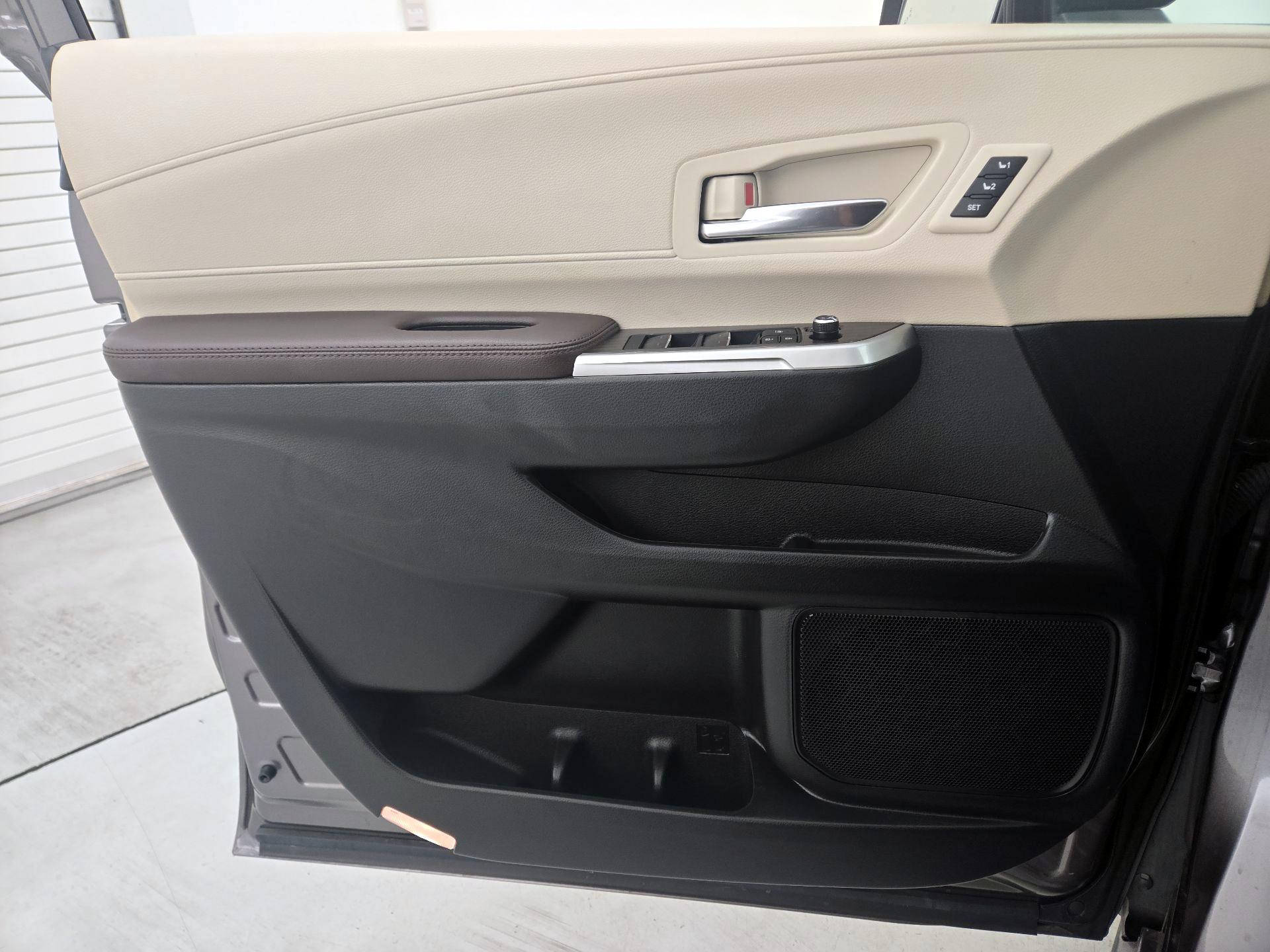 Thumbnail: 2024 Toyota Sienna - 12
