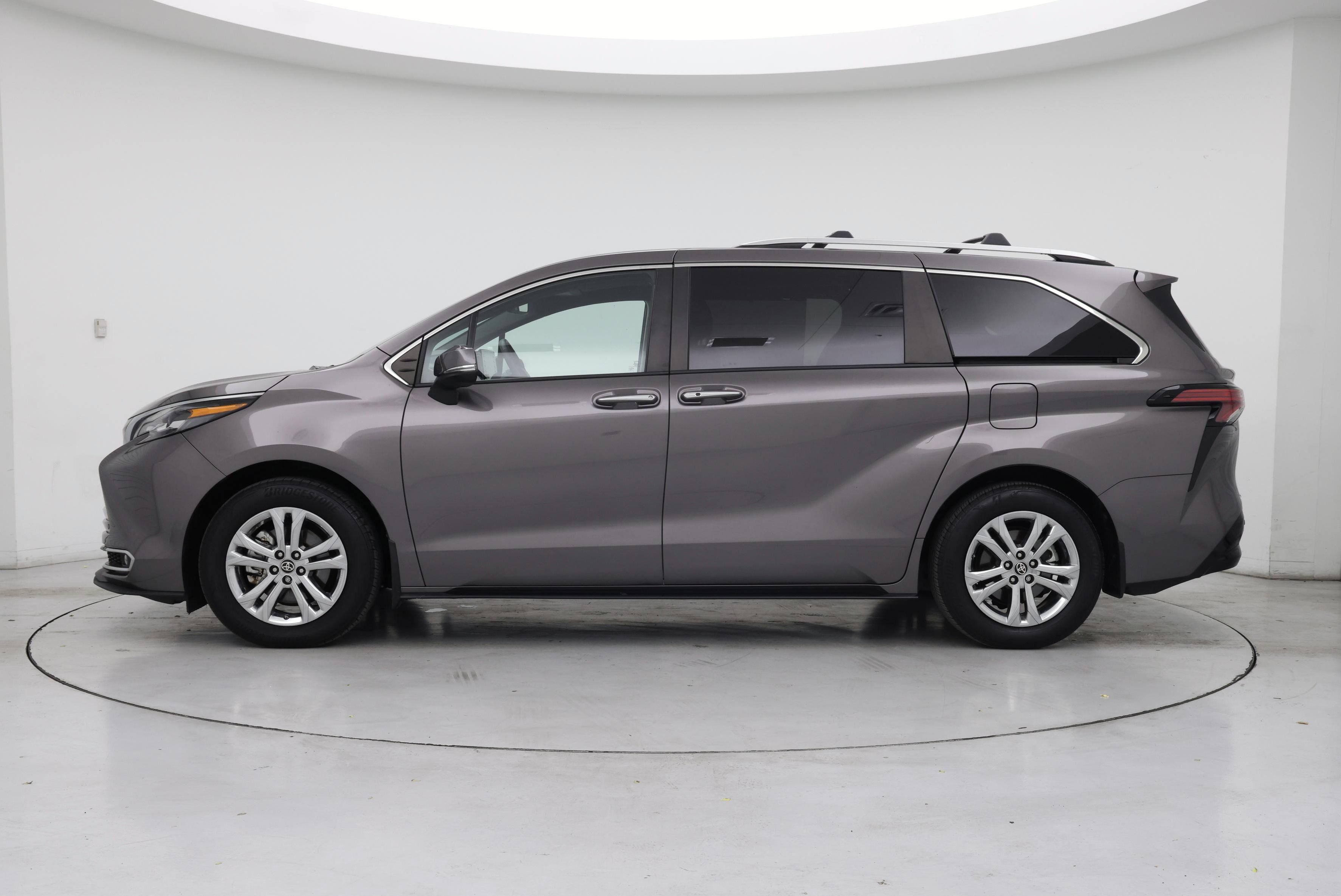 Thumbnail: 2024 Toyota Sienna - 3