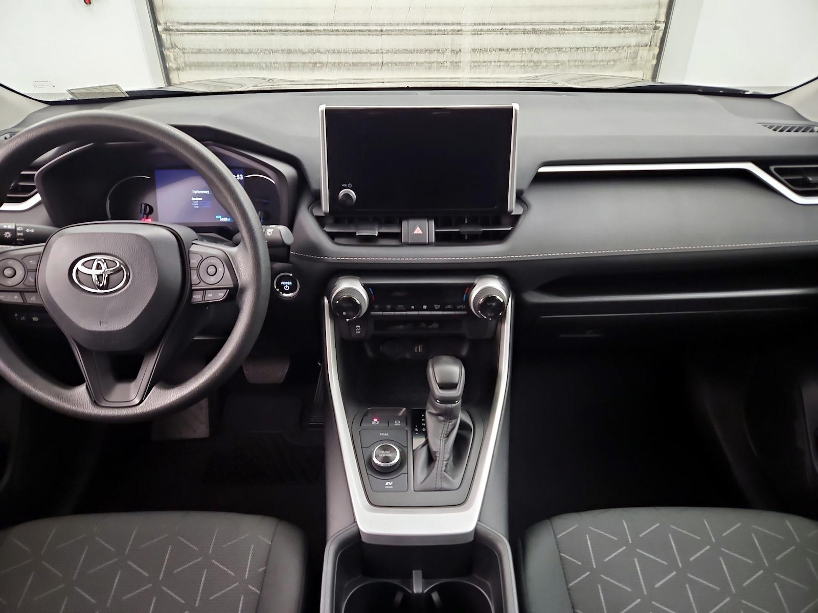 2024 Toyota RAV4 XLE - Photo 10
