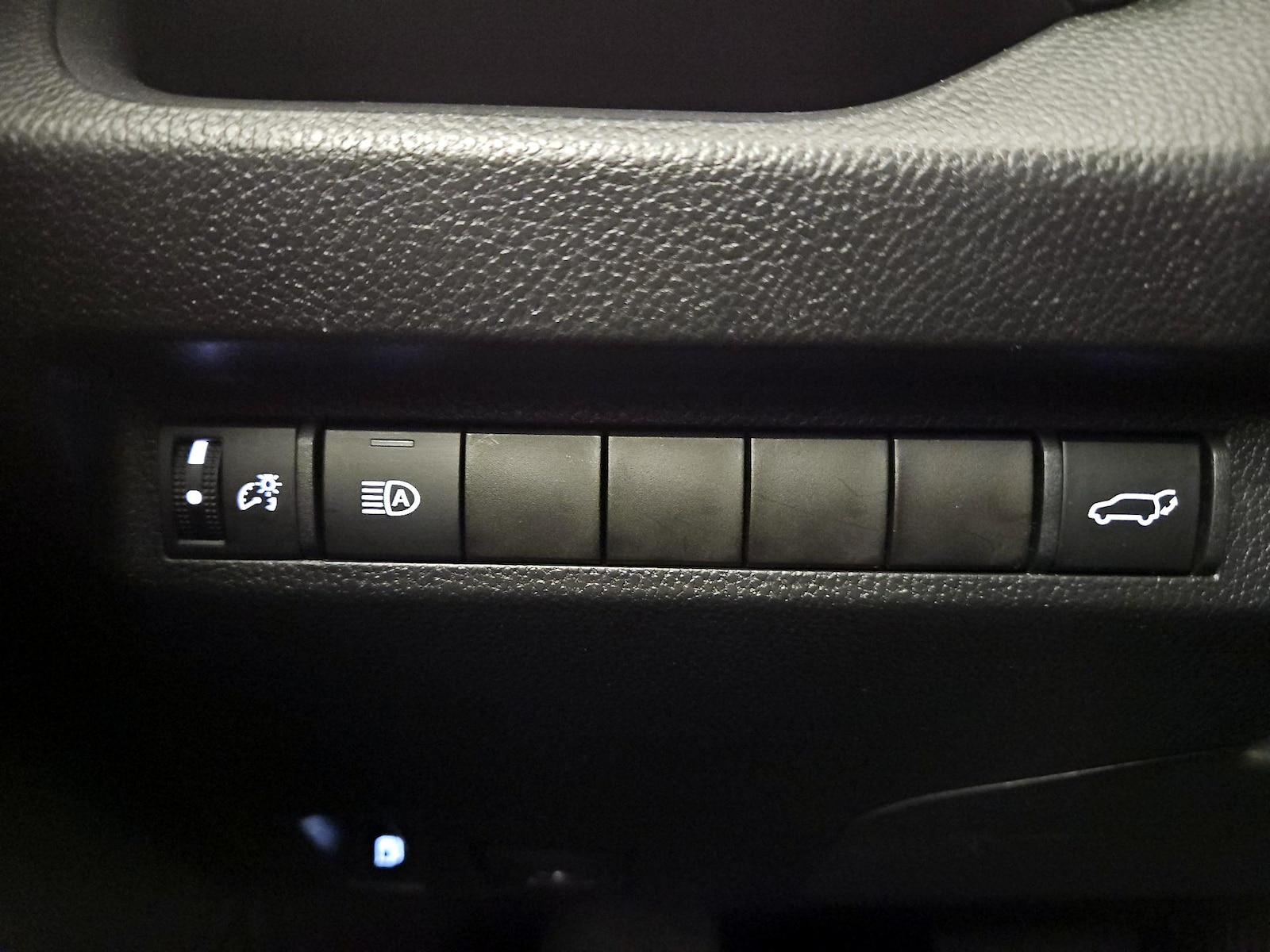 2024 Toyota RAV4 XLE - Photo 14