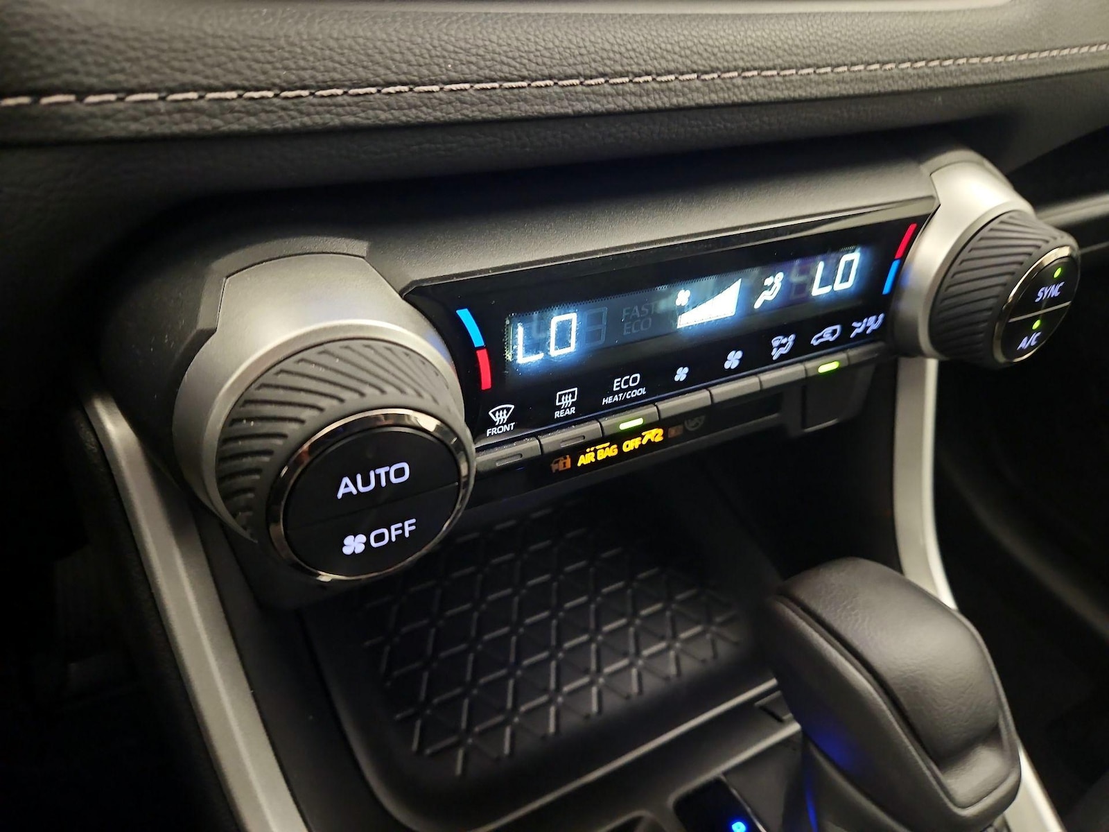 2024 Toyota RAV4 XLE - Photo 17