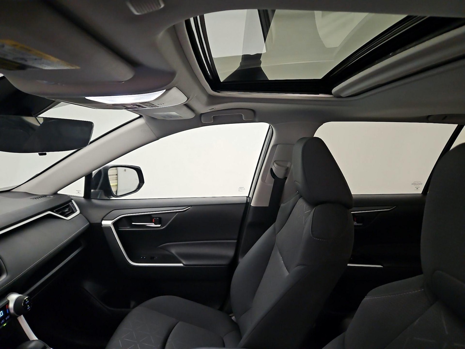 2024 Toyota RAV4 XLE - Photo 20
