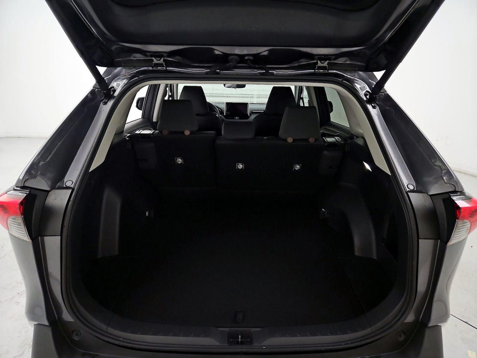 2024 Toyota RAV4 XLE - Photo 22