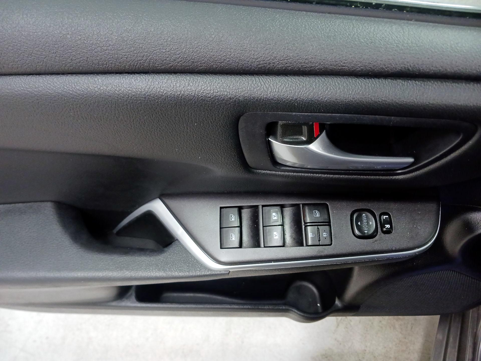 Thumbnail: 2015 Toyota Camry - 10