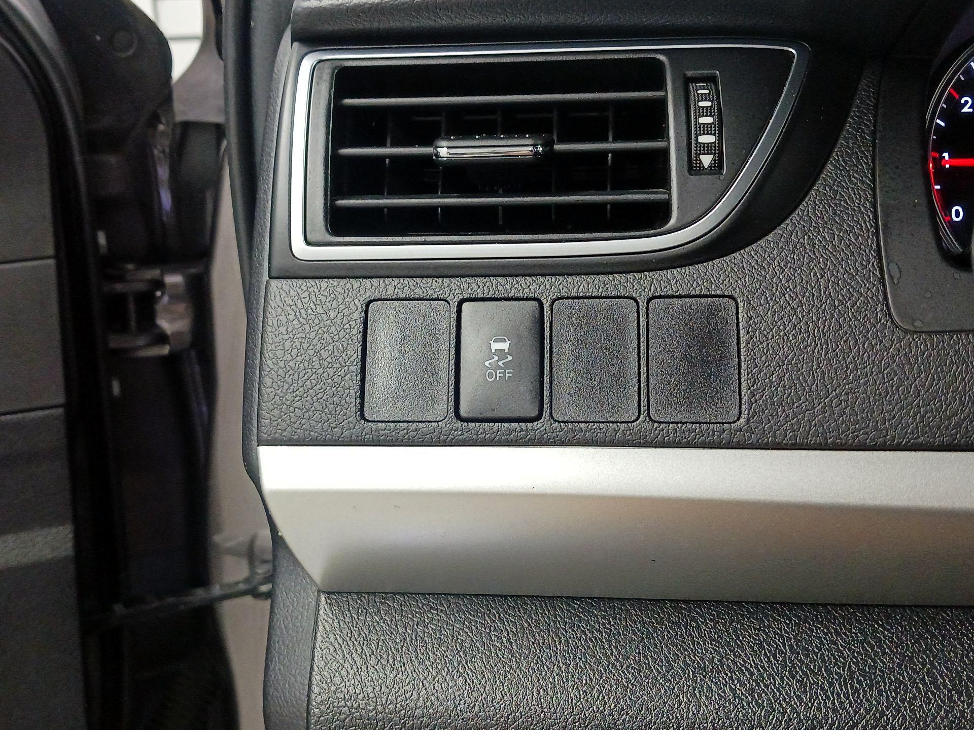 Thumbnail: 2015 Toyota Camry - 11