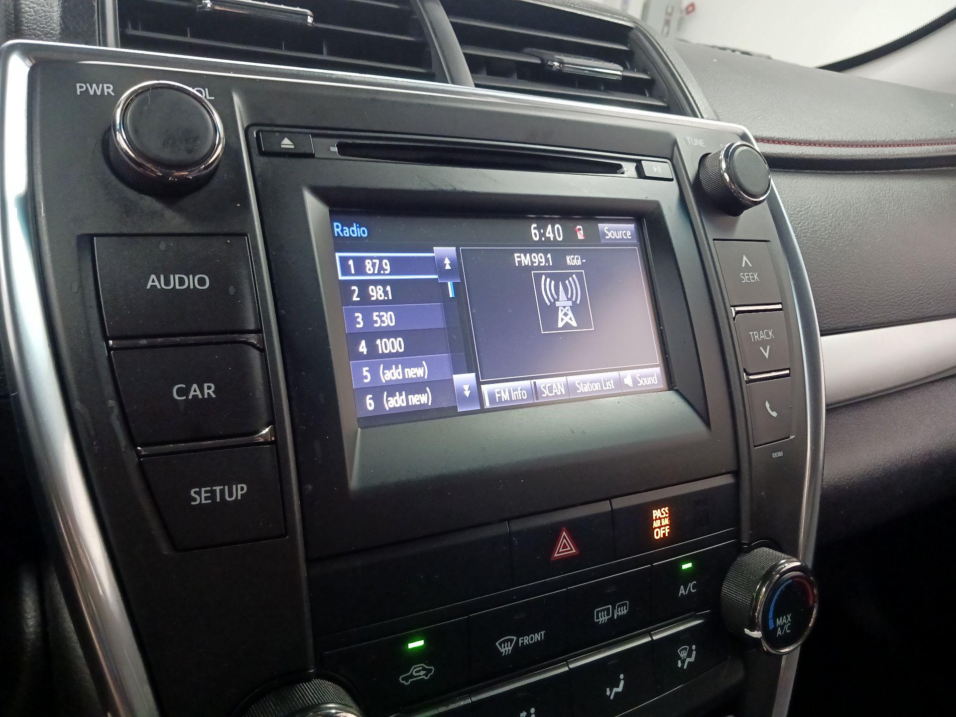 Thumbnail: 2015 Toyota Camry - 13