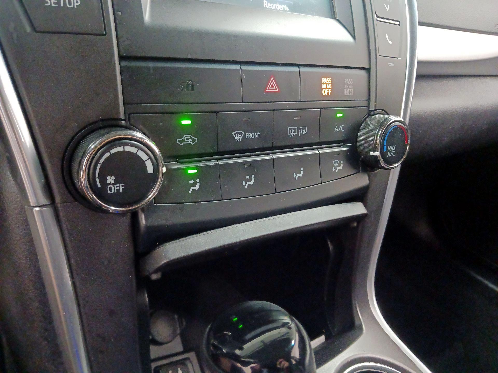 Thumbnail: 2015 Toyota Camry - 14