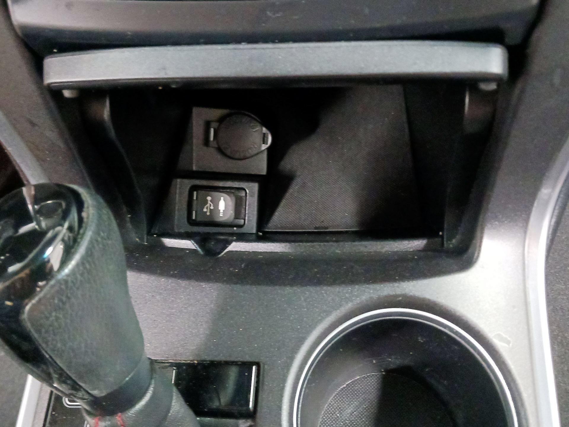 Thumbnail: 2015 Toyota Camry - 16