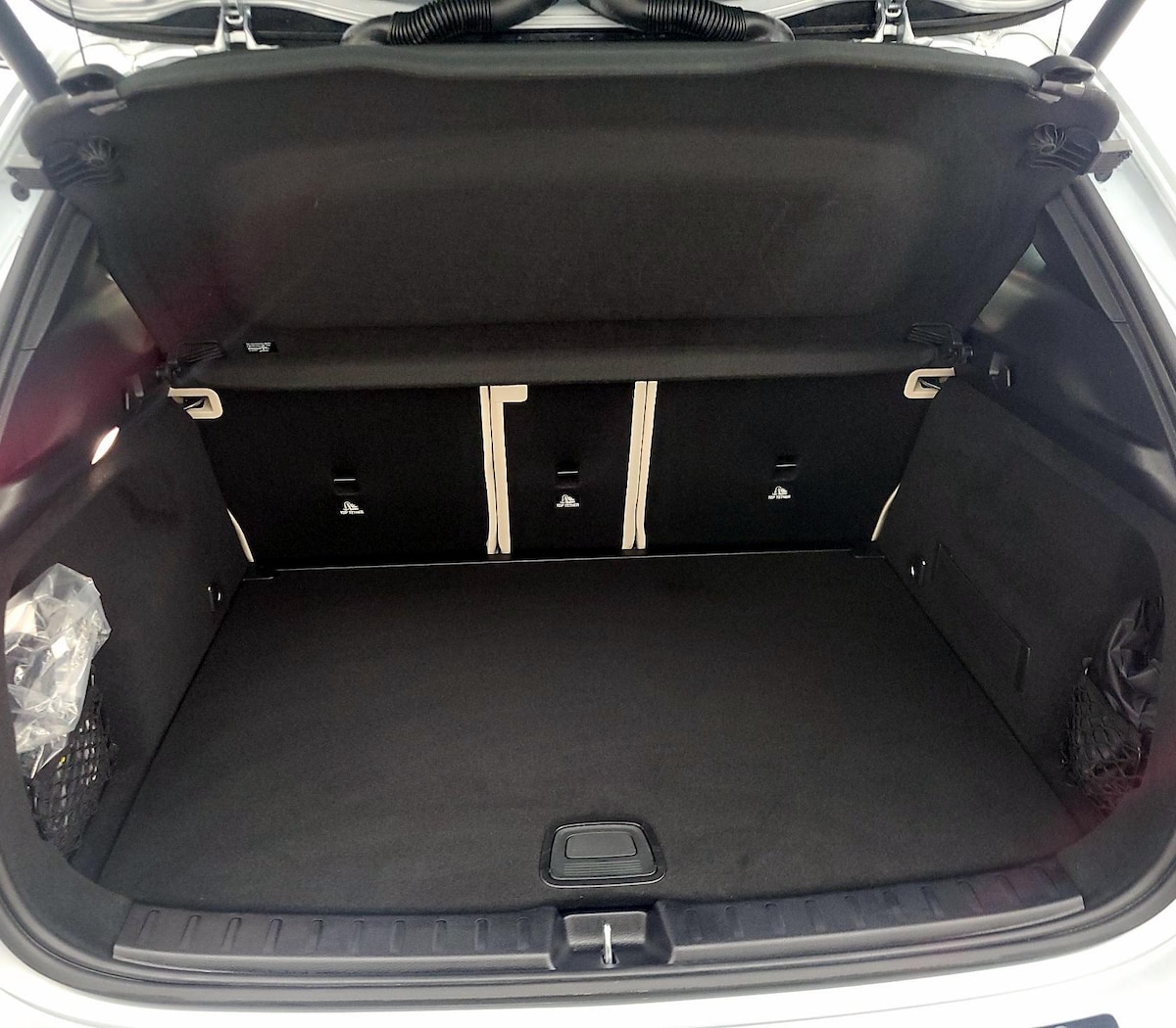 Trunk/Cargo (Seats Up)