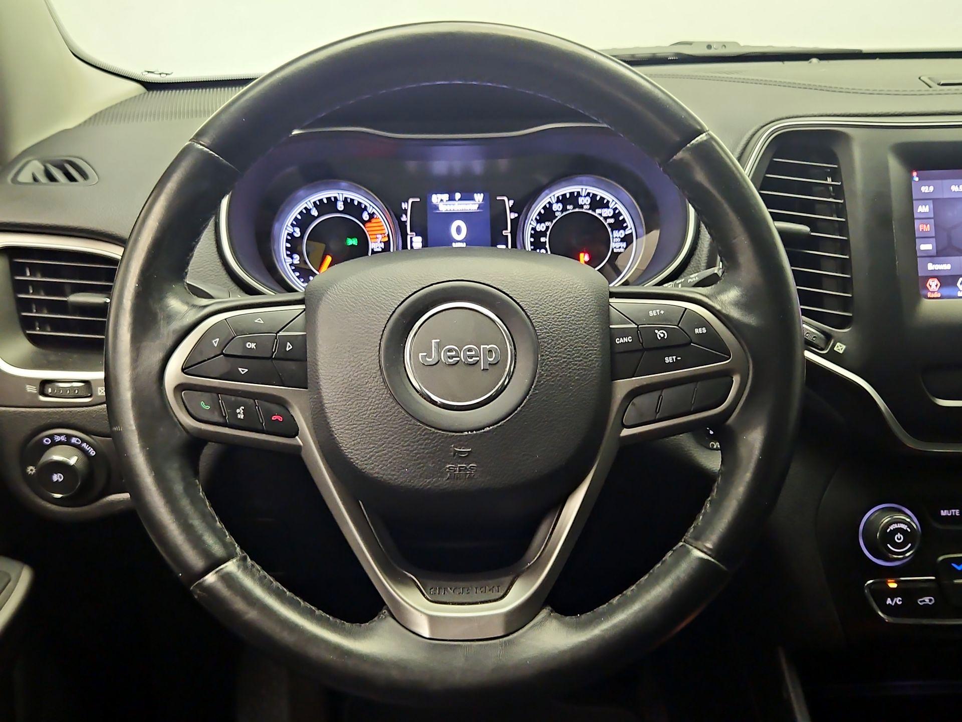 Thumbnail: 2019 Jeep Cherokee - 10