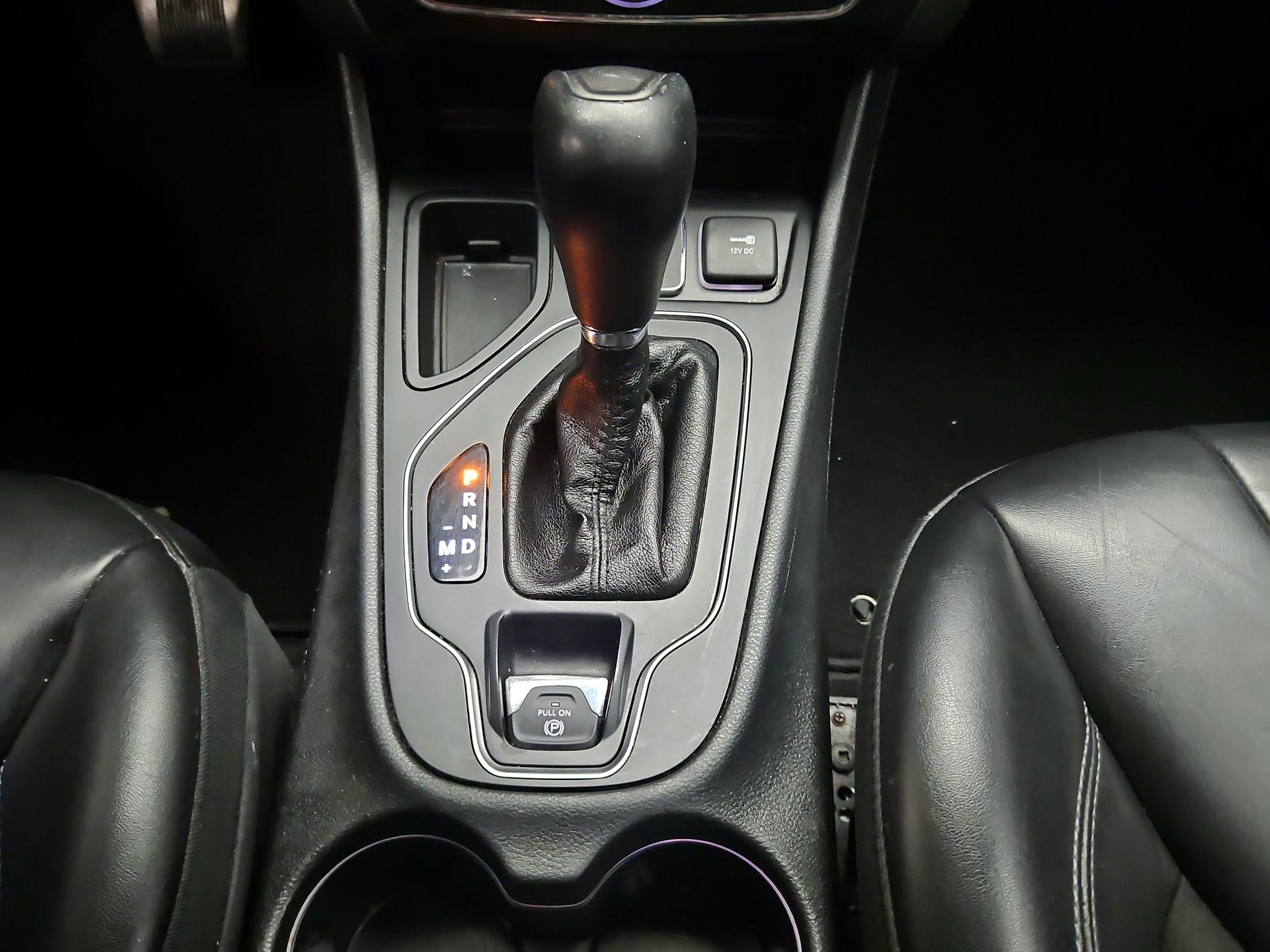 Thumbnail: 2019 Jeep Cherokee - 17