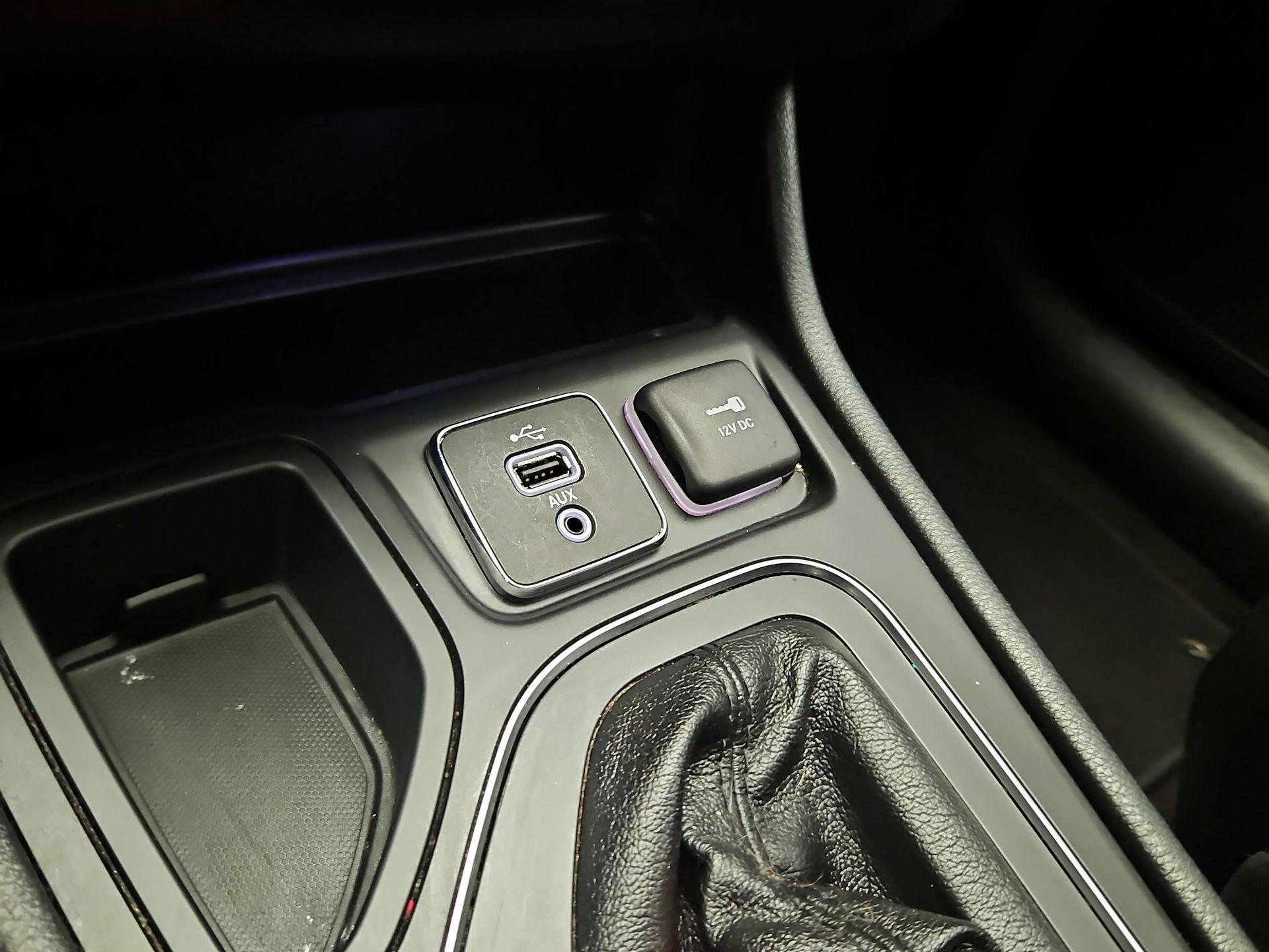 Thumbnail: 2019 Jeep Cherokee - 18