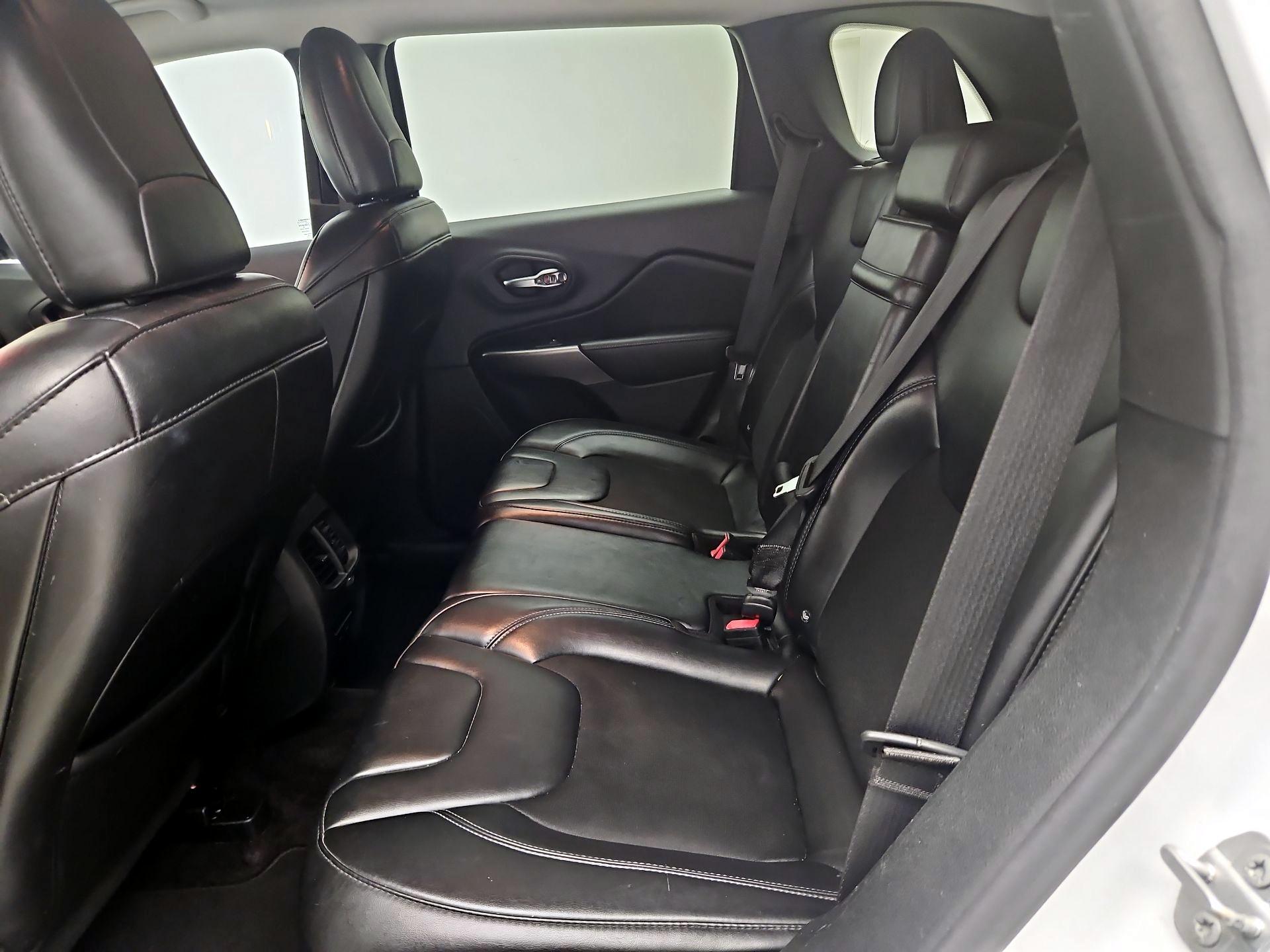Thumbnail: 2019 Jeep Cherokee - 19