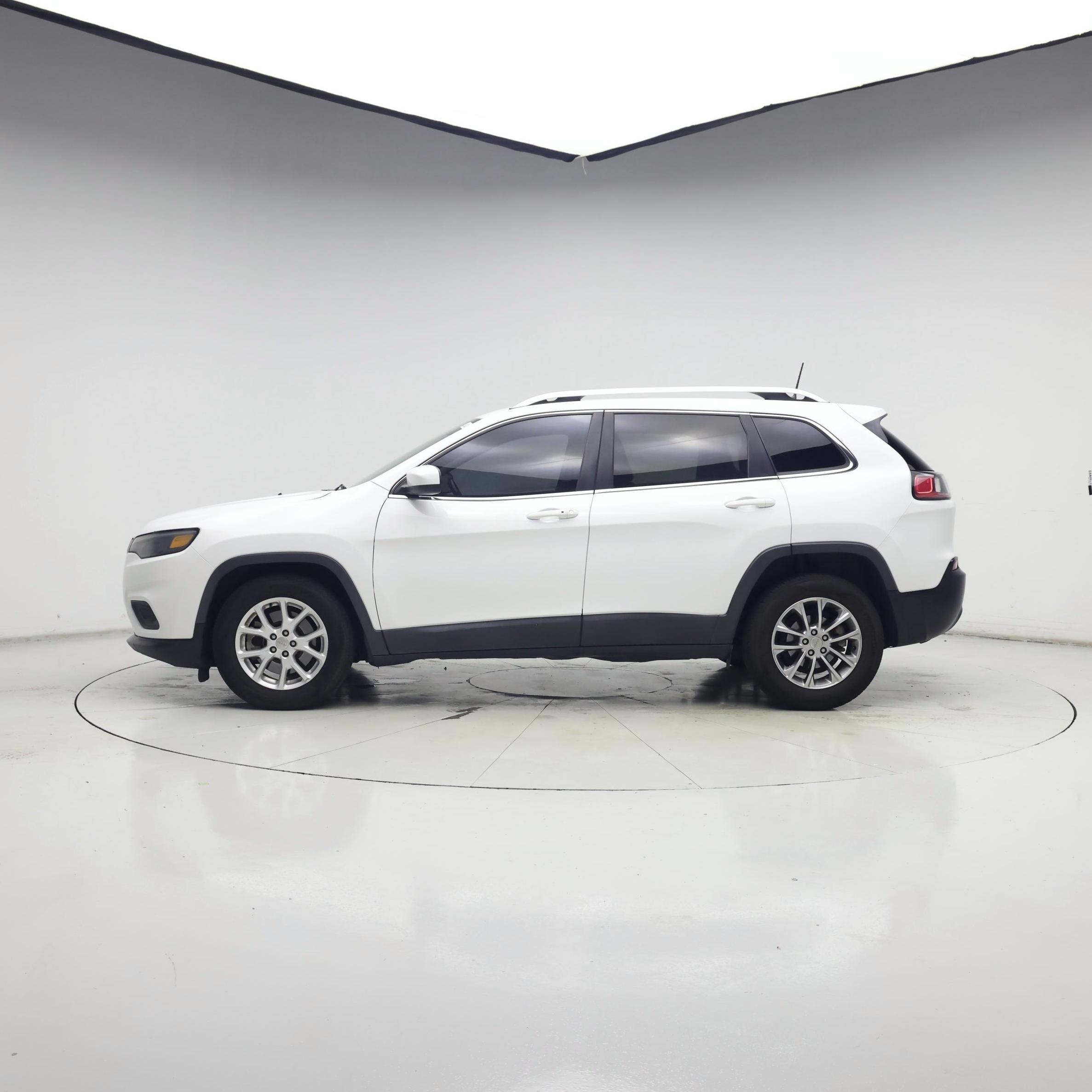 Thumbnail: 2019 Jeep Cherokee - 3