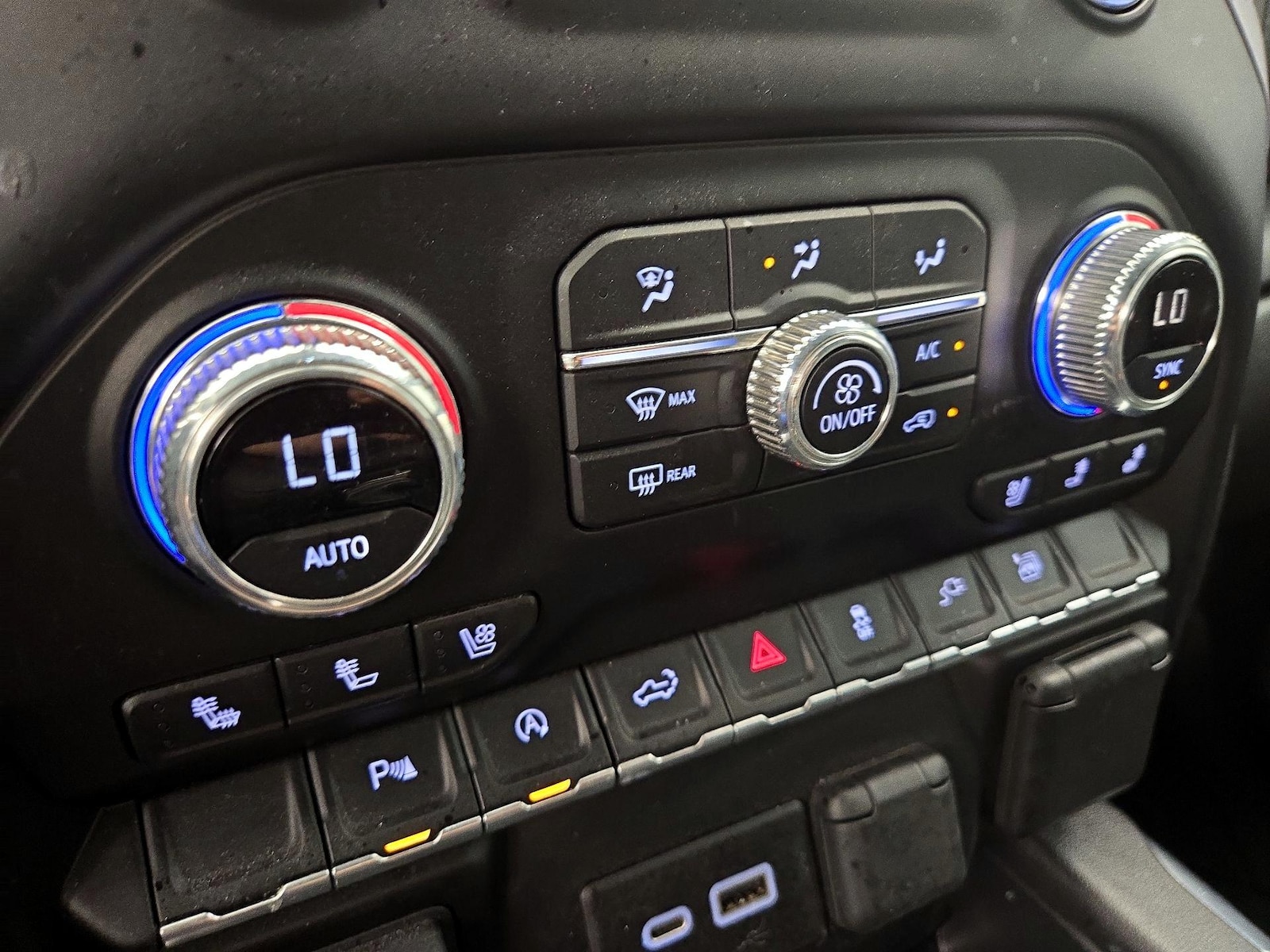2021 GMC Sierra 1500 SLT - Photo 17