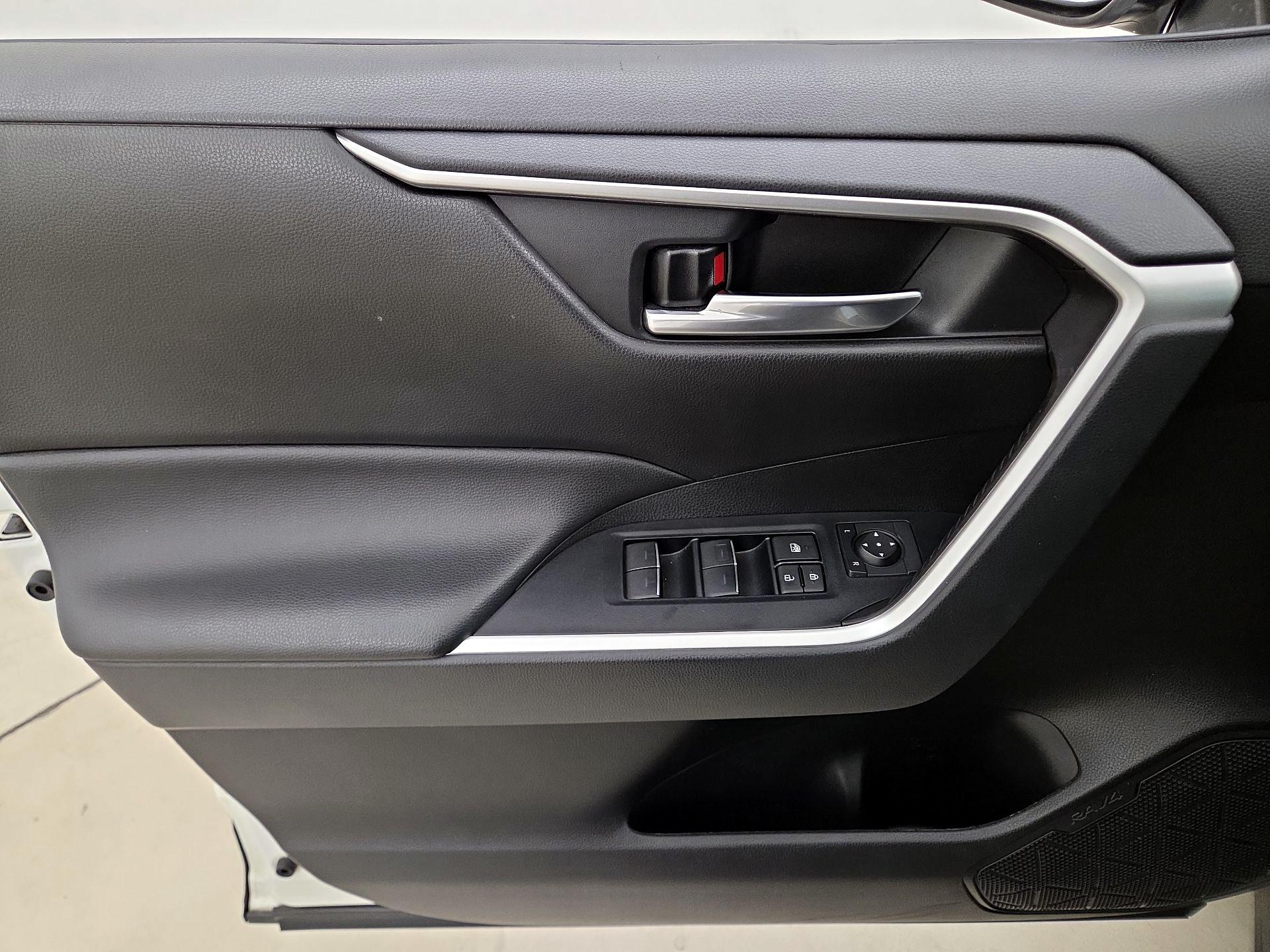 Thumbnail: 2022 Toyota RAV4 - 12