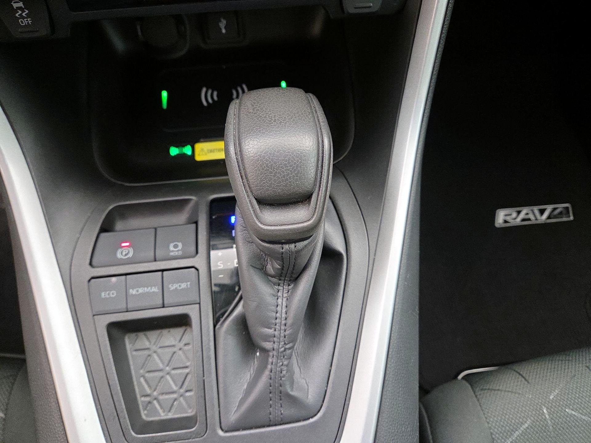 Thumbnail: 2022 Toyota RAV4 - 17