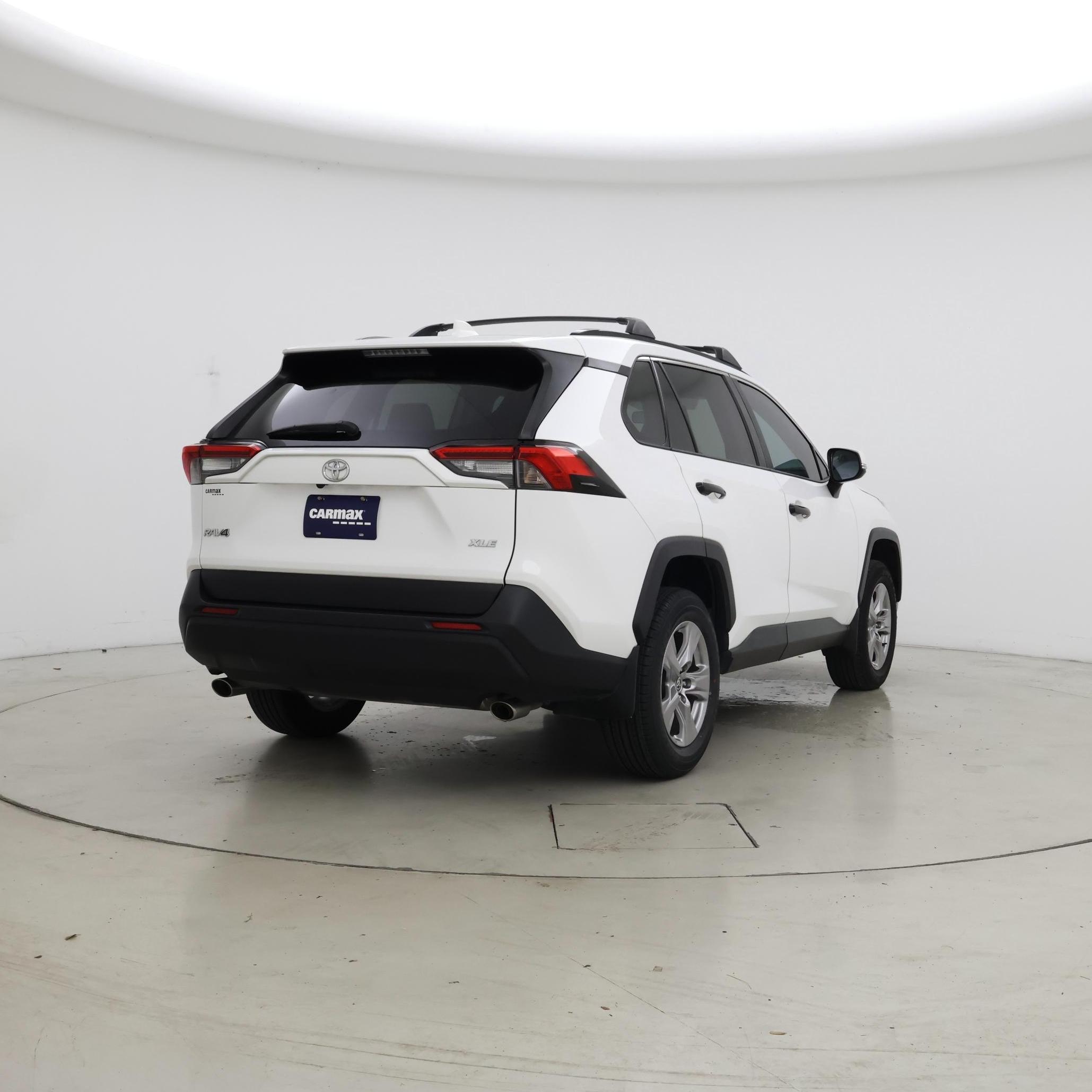 Thumbnail: 2022 Toyota RAV4 - 8