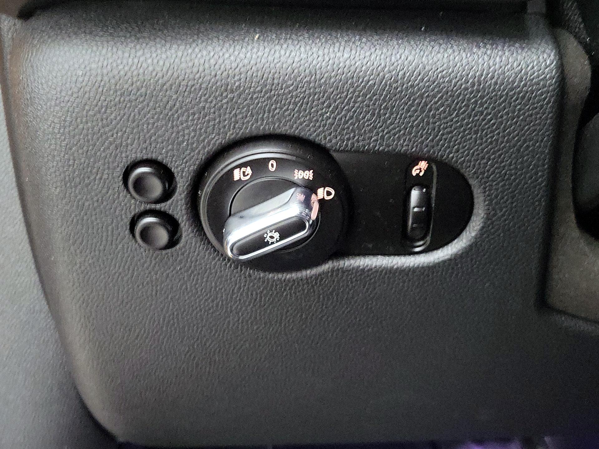Thumbnail: 2015 MINI Cooper Hardtop - 13