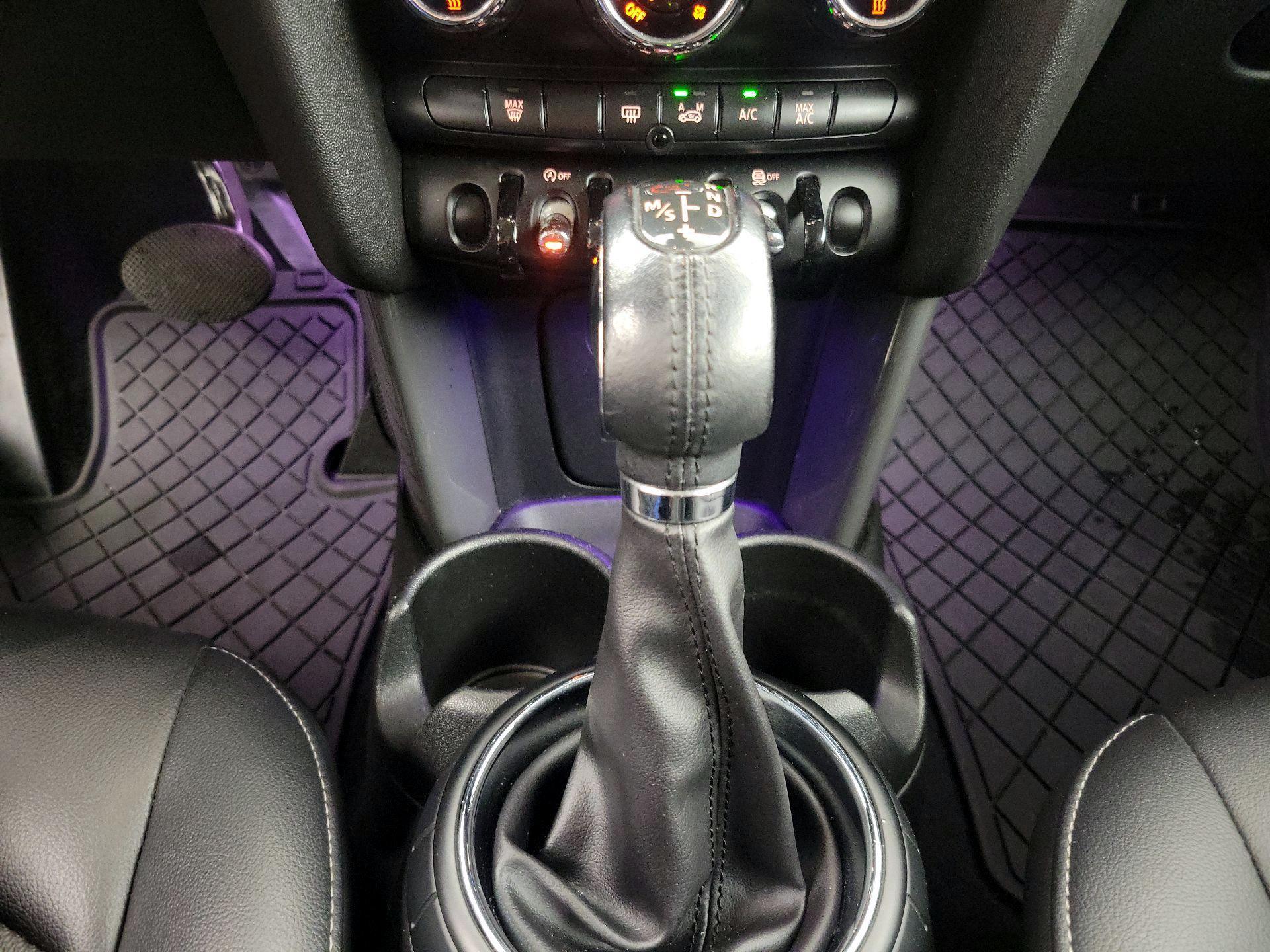 Thumbnail: 2015 MINI Cooper Hardtop - 16