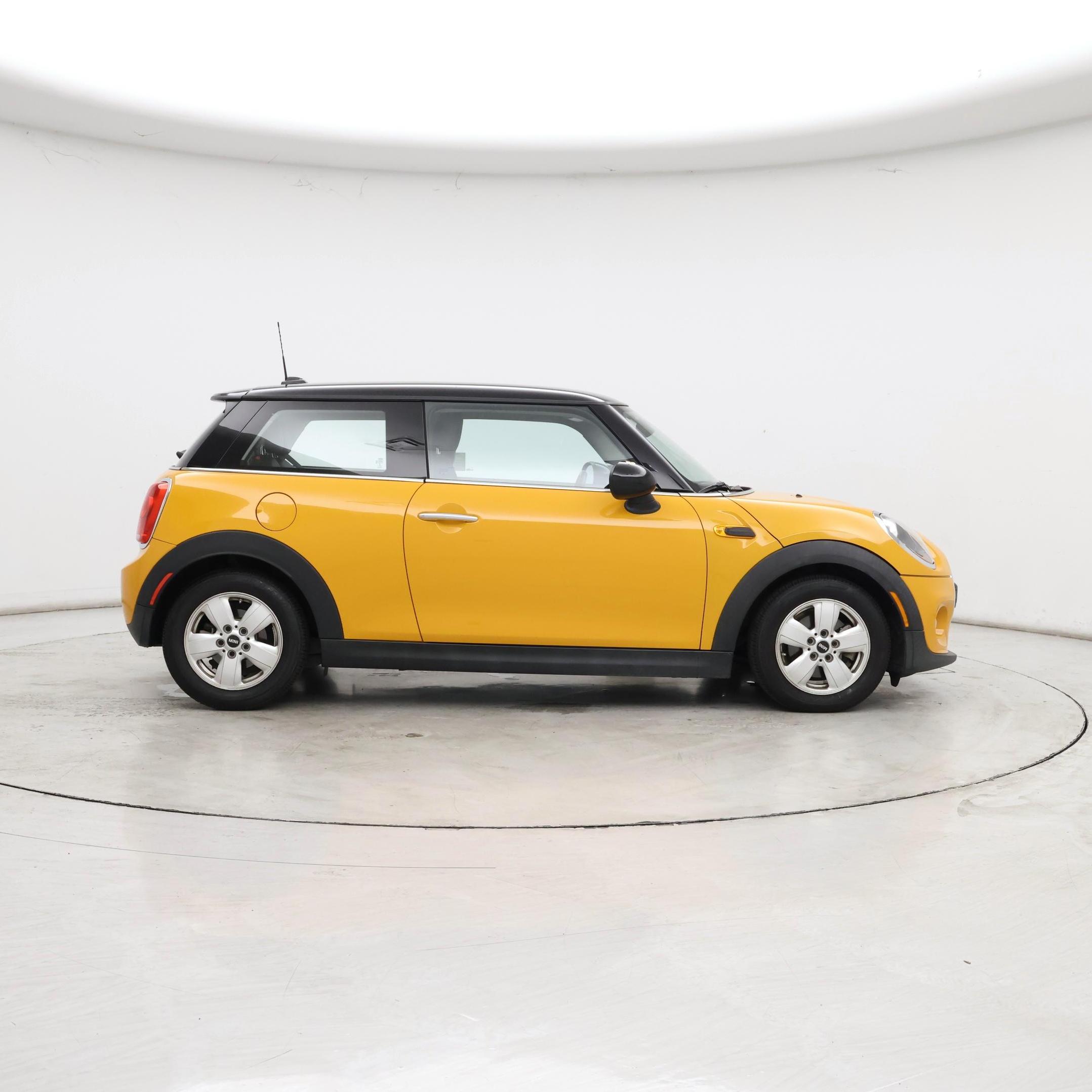 Thumbnail: 2015 MINI Cooper Hardtop - 7
