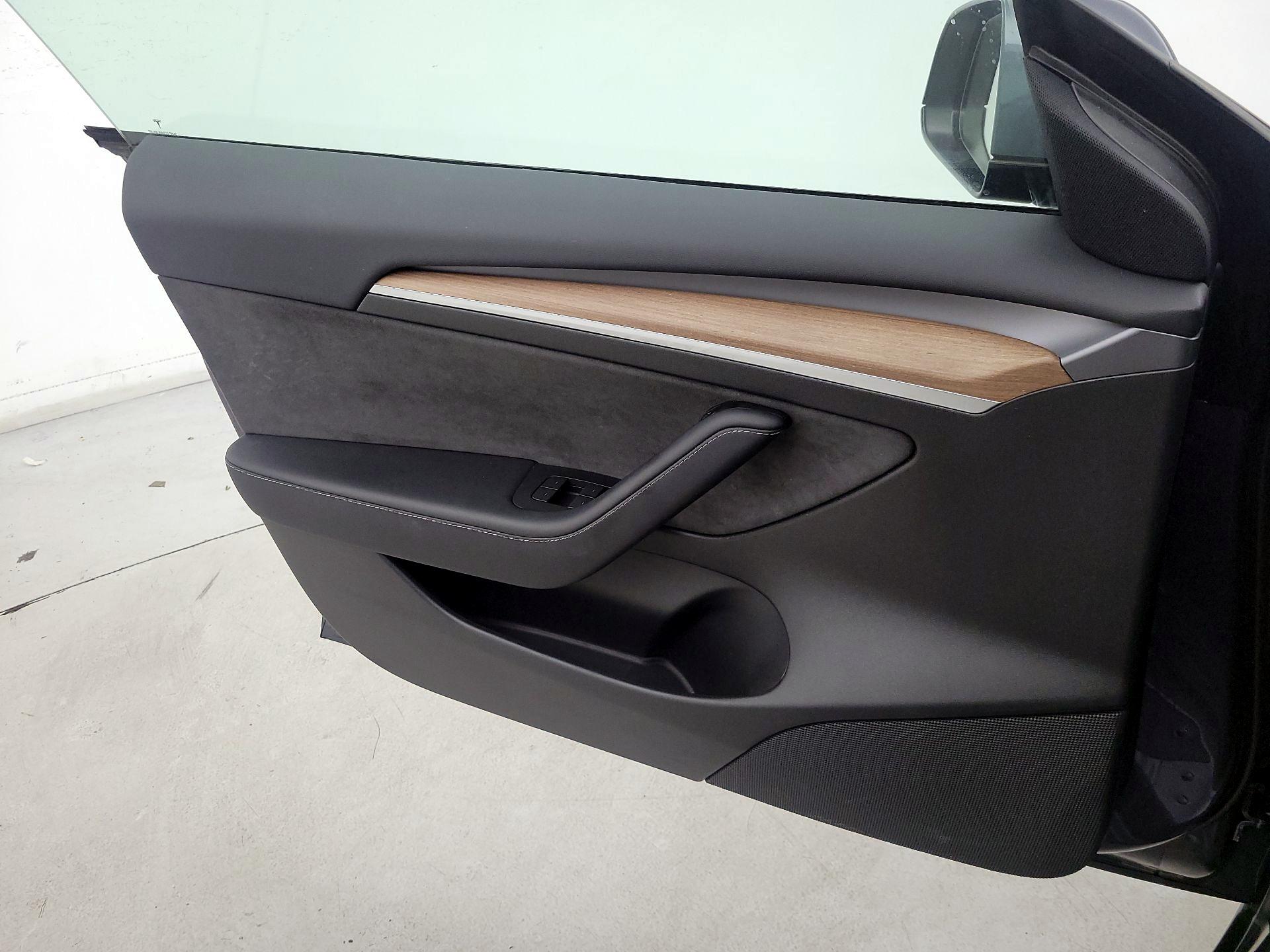 Thumbnail: 2023 Tesla Model 3 - 12