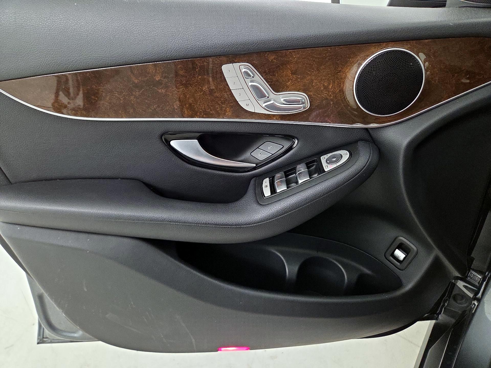 Thumbnail: 2016 Mercedes-Benz GLC - 12