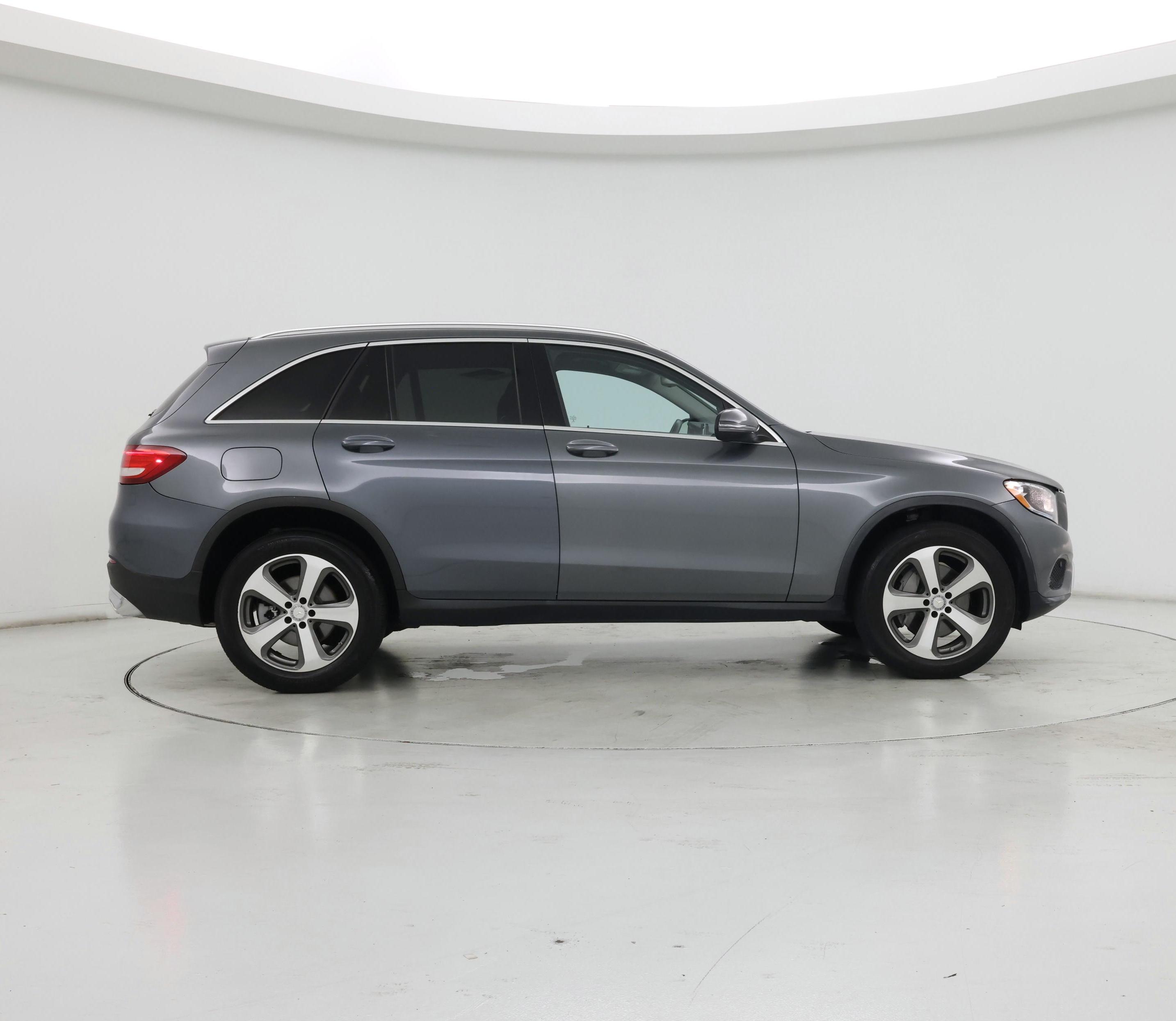 Thumbnail: 2016 Mercedes-Benz GLC - 7