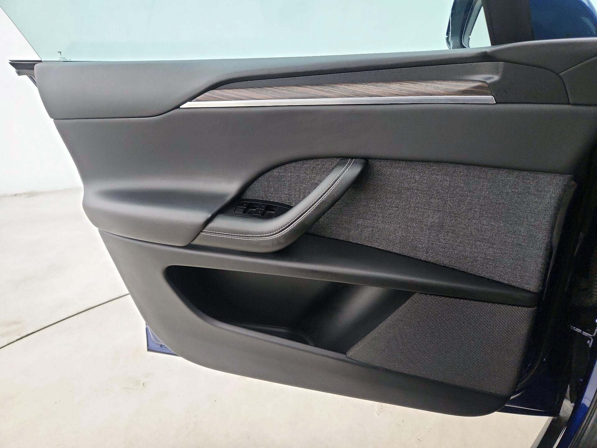 Thumbnail: 2023 Tesla Model X - 12