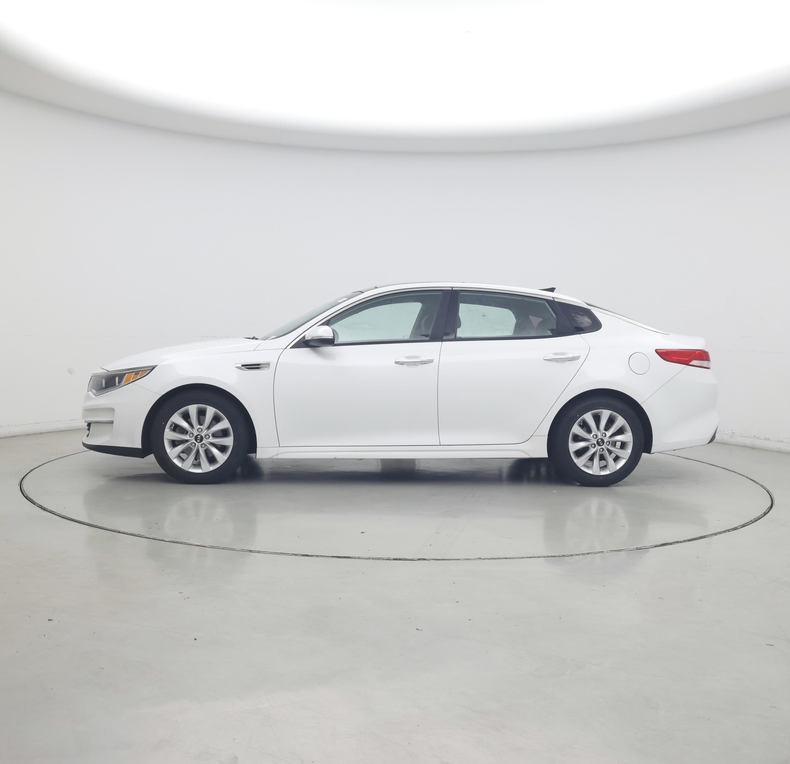 Thumbnail: 2016 Kia Optima - 3