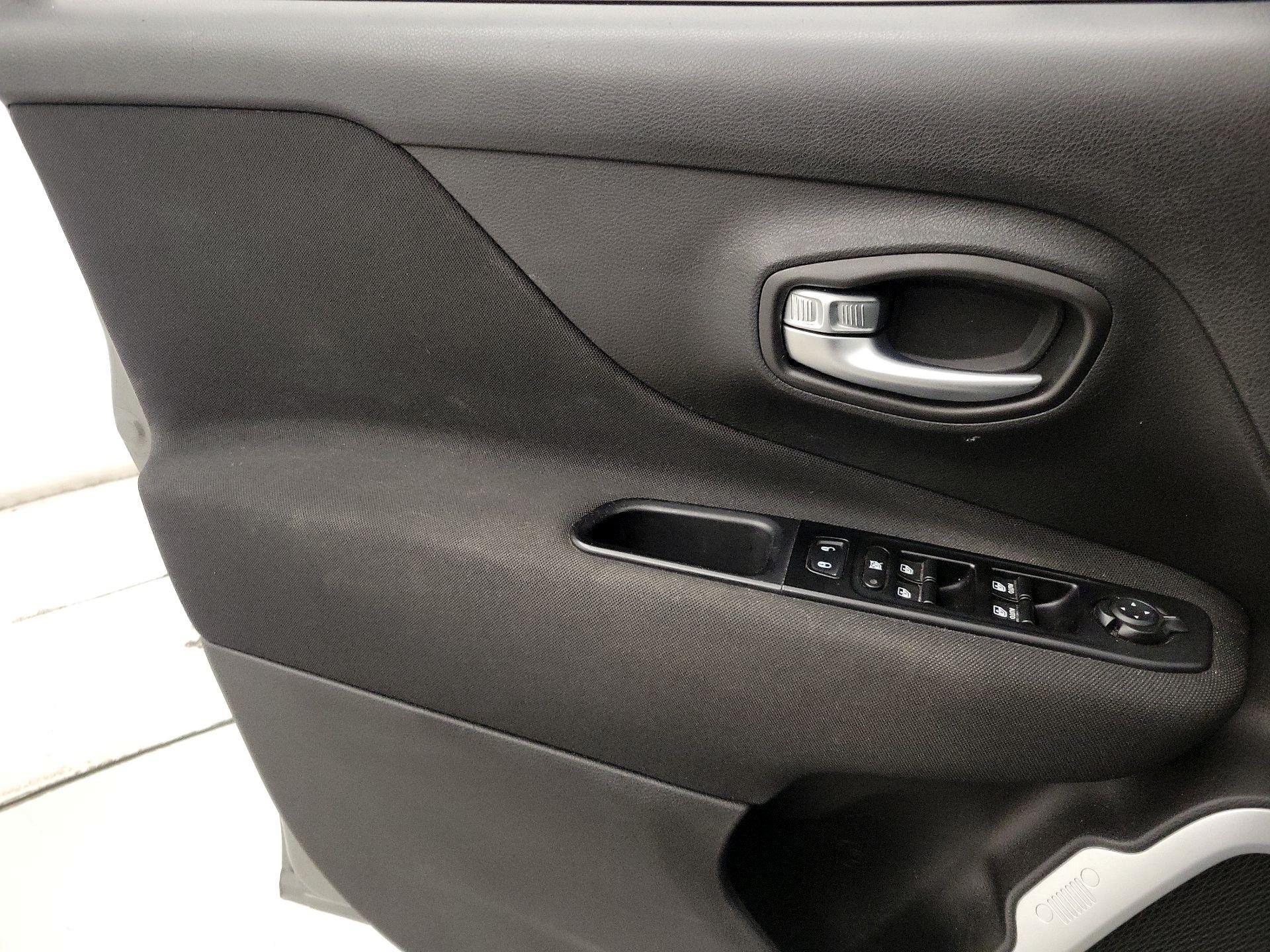 Thumbnail: 2020 Jeep Renegade - 12