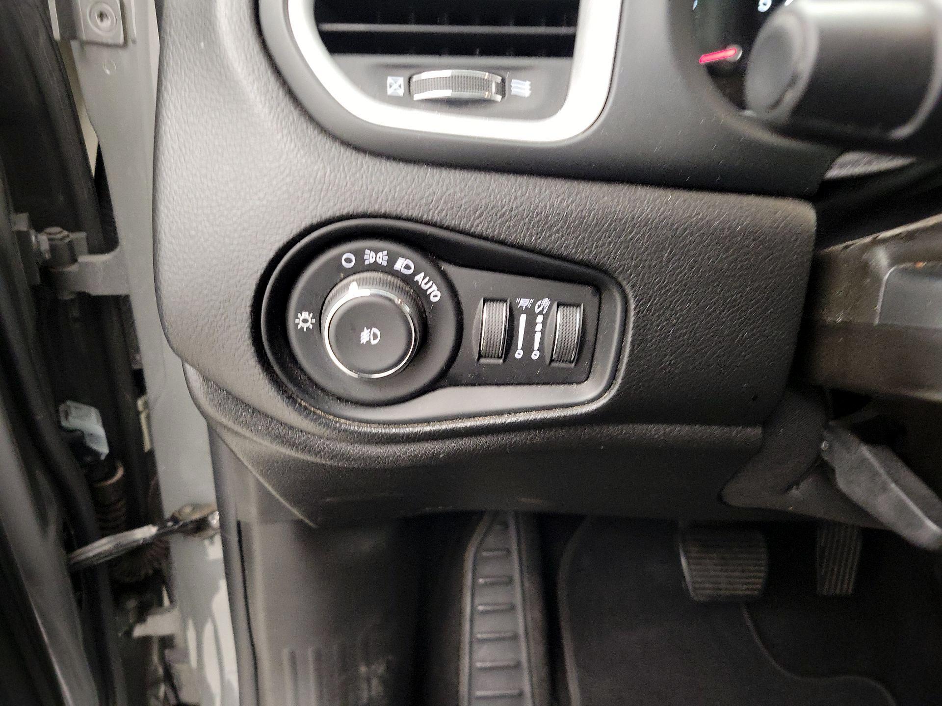 Thumbnail: 2020 Jeep Renegade - 13